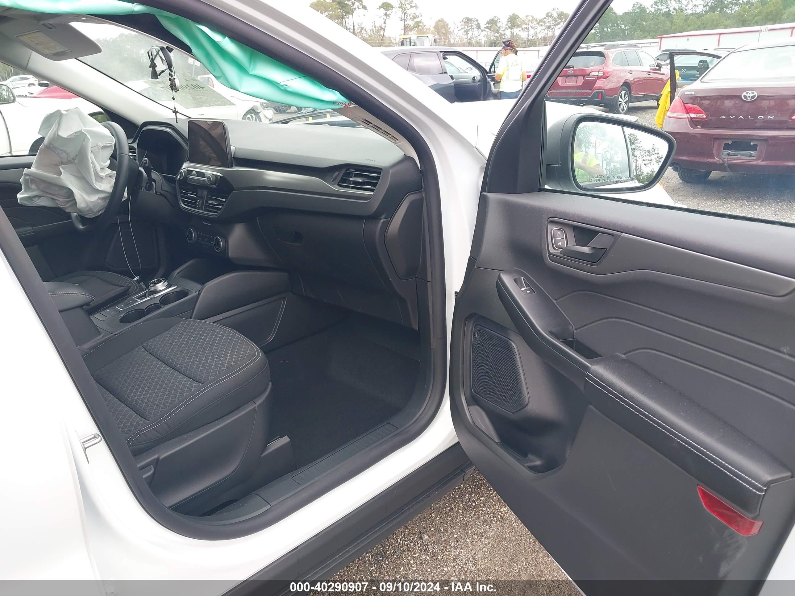 2024 Ford Escape Active White vin: 1FMCU0GNXRUB07996