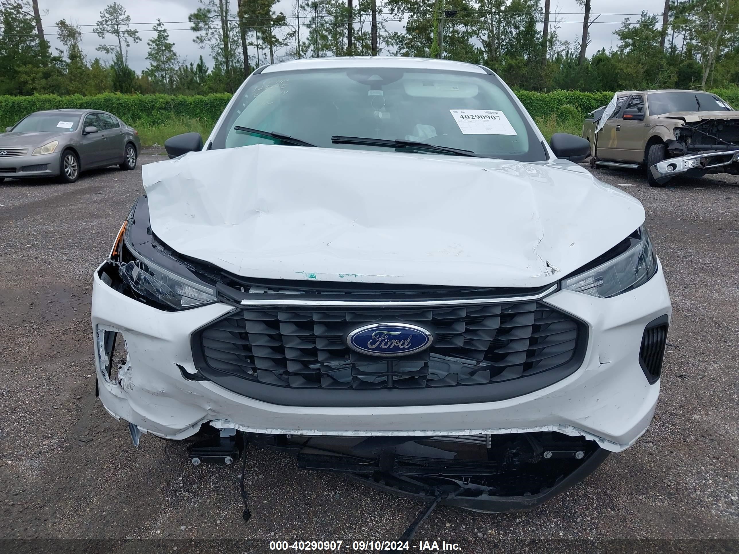 2024 Ford Escape Active White vin: 1FMCU0GNXRUB07996