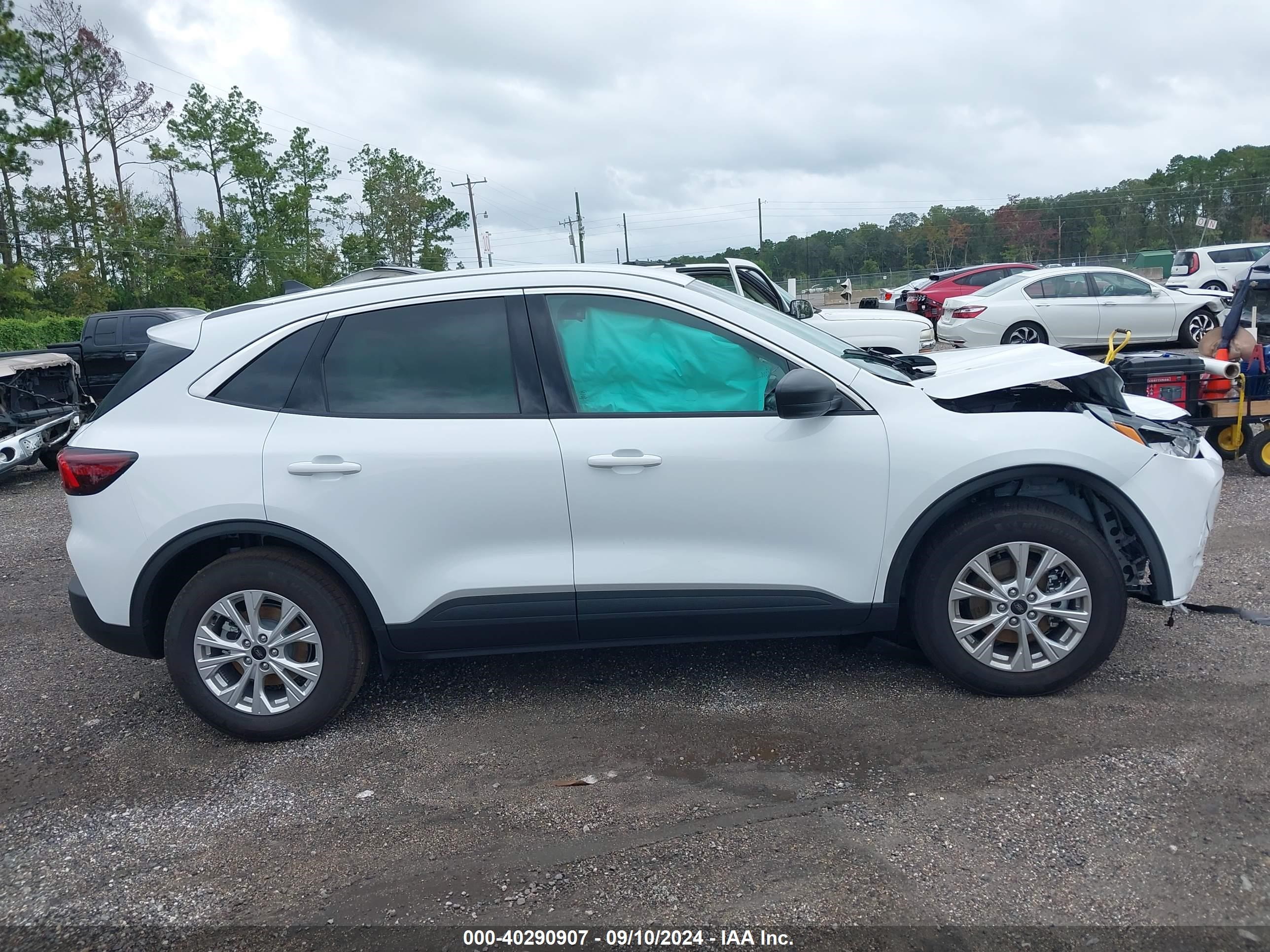2024 Ford Escape Active White vin: 1FMCU0GNXRUB07996