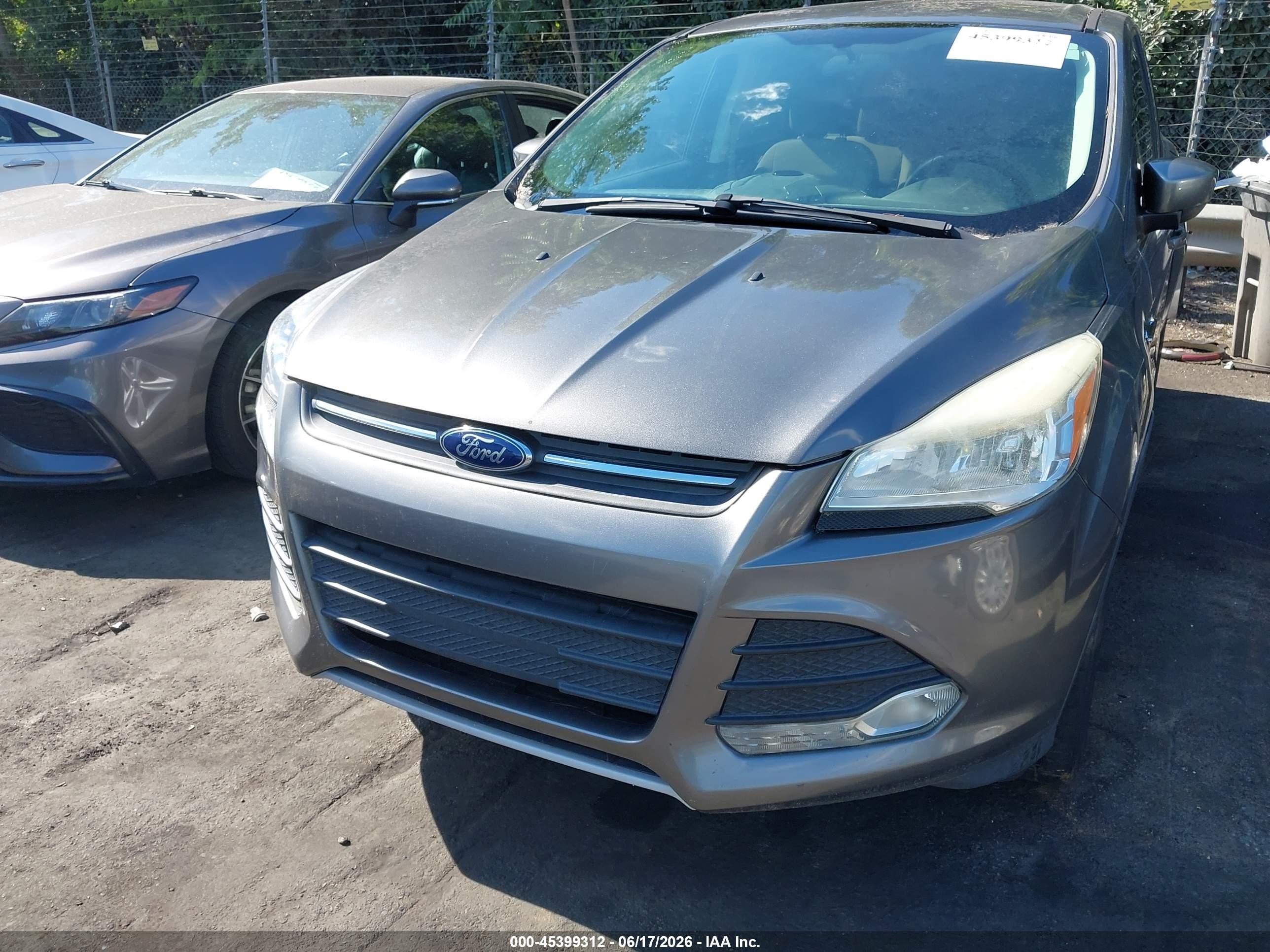 2014 Ford Escape Se Серый vin: 1FMCU0GX0EUB21238