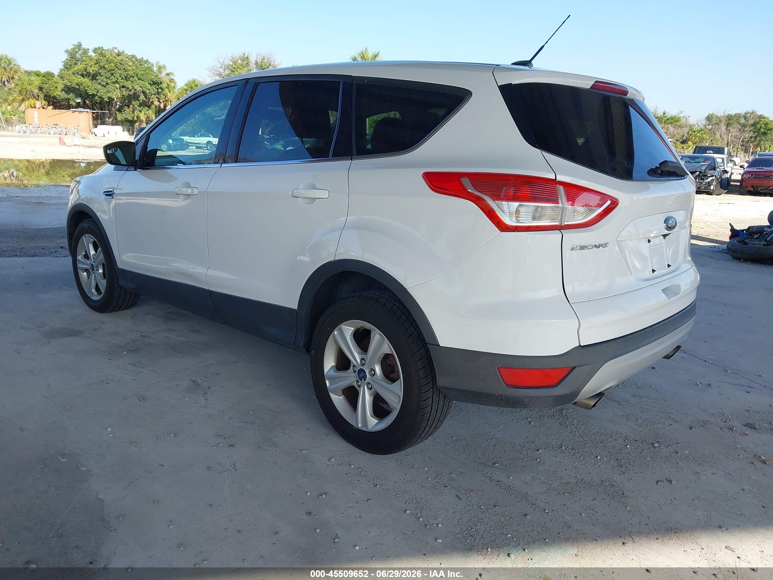 2014 Ford Escape Se White vin: 1FMCU0GX0EUD26168