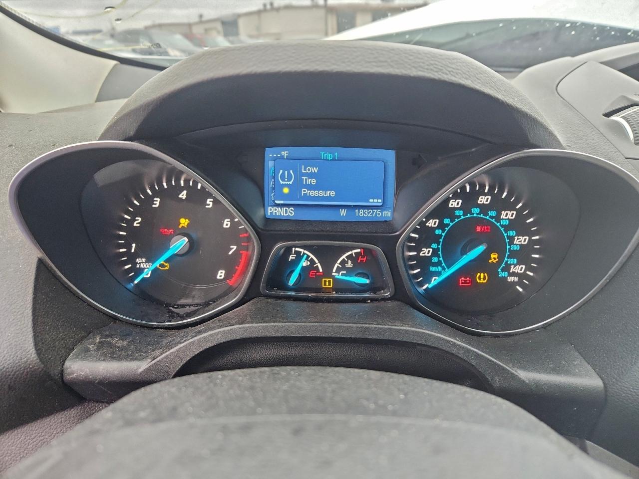 2014 Ford Escape White vin: 1FMCU0GX1EUA20001