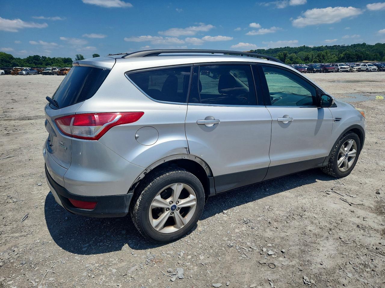 2014 Ford Escape Se Серебряный vin: 1FMCU0GX1EUA38241