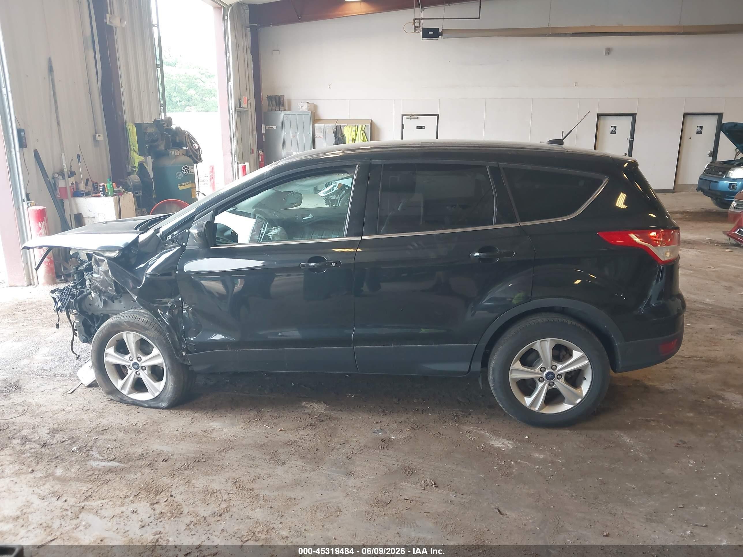 2014 Ford Escape Se Черный vin: 1FMCU0GX1EUC25009