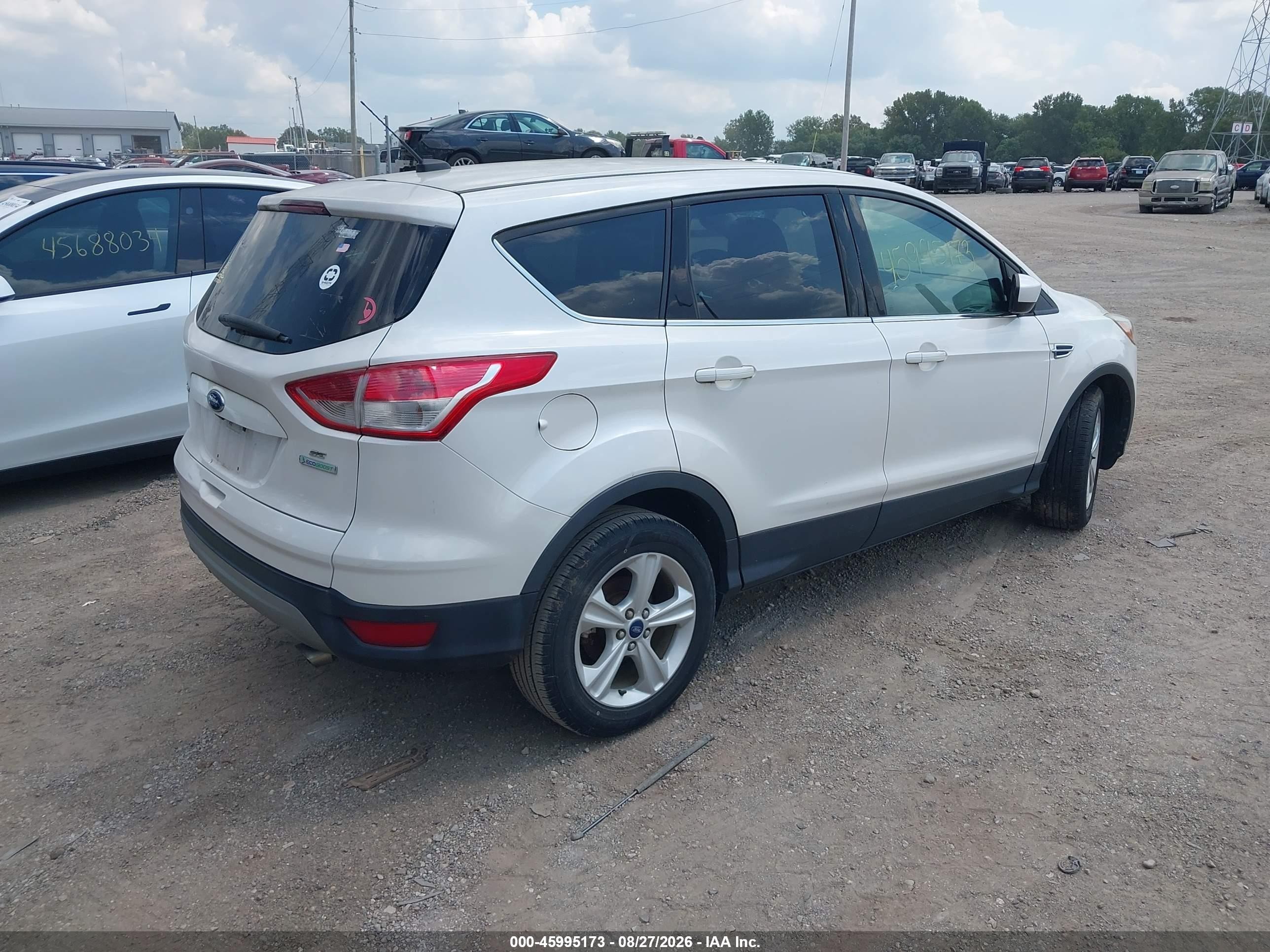 2015 Ford Escape Se Белый vin: 1FMCU0GX1FUB90733