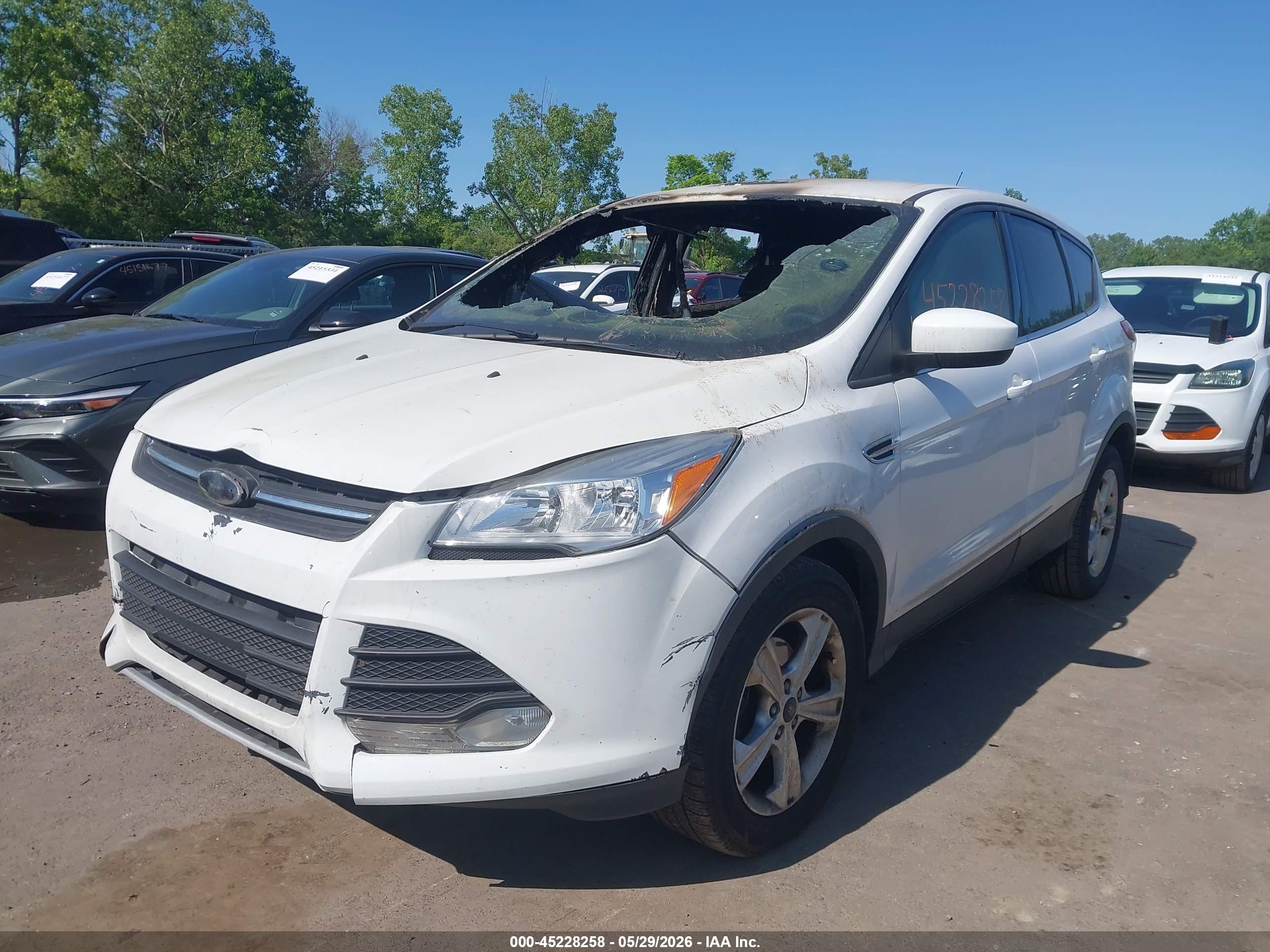 2014 Ford Escape Se White vin: 1FMCU0GX2EUE37403