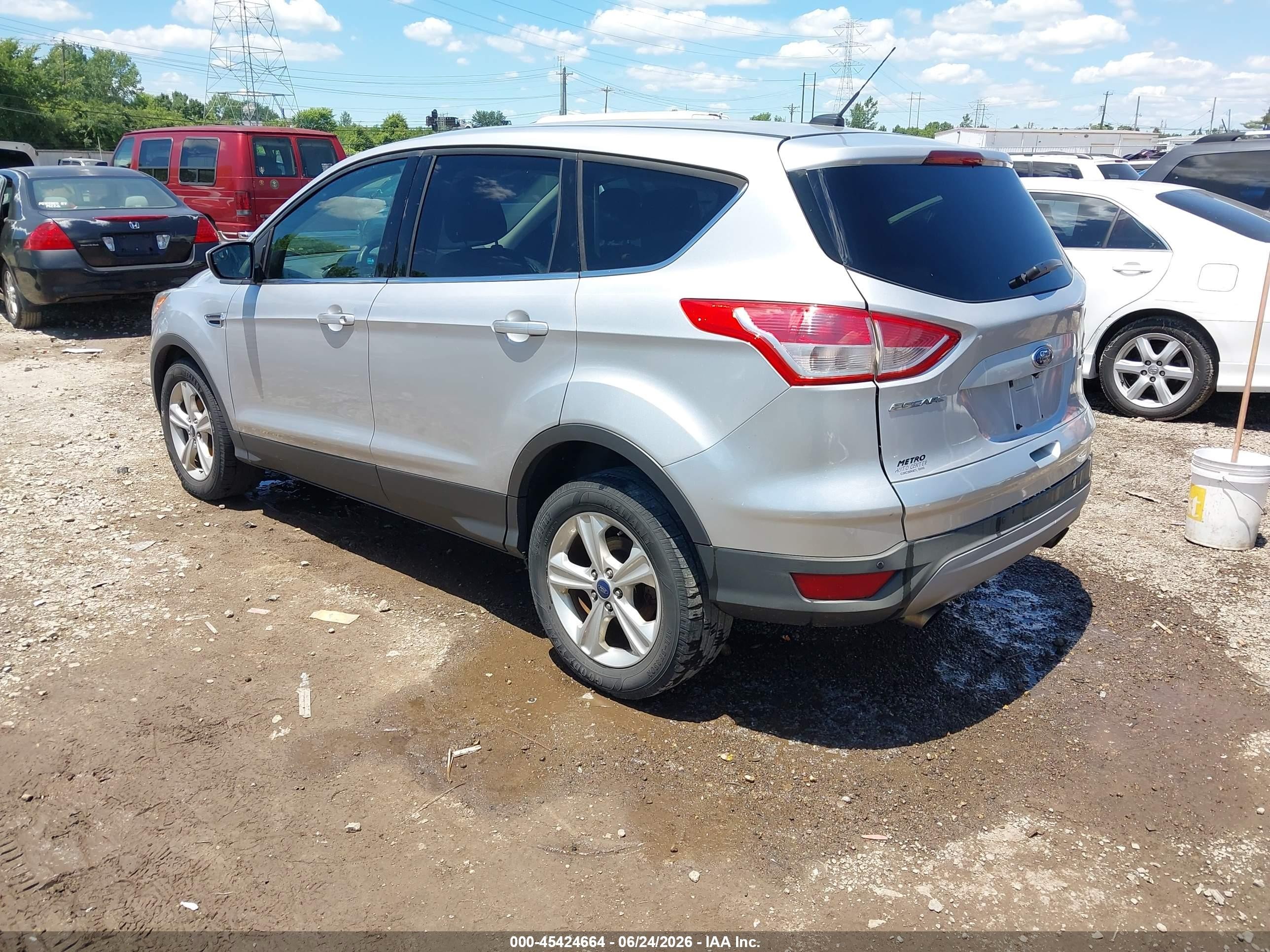 2014 Ford Escape Se Серебряный vin: 1FMCU0GX3EUB33822