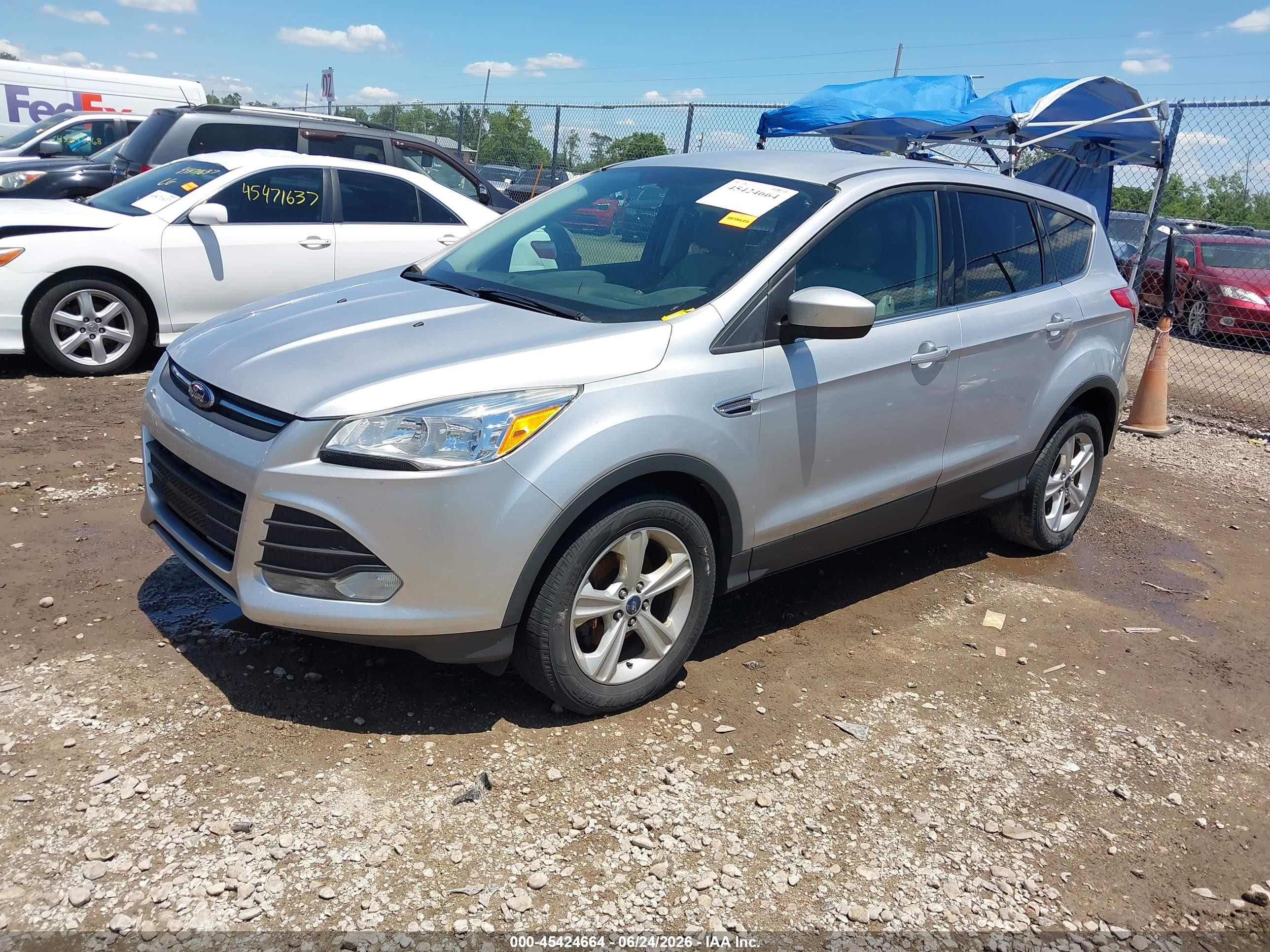 2014 Ford Escape Se Серебряный vin: 1FMCU0GX3EUB33822