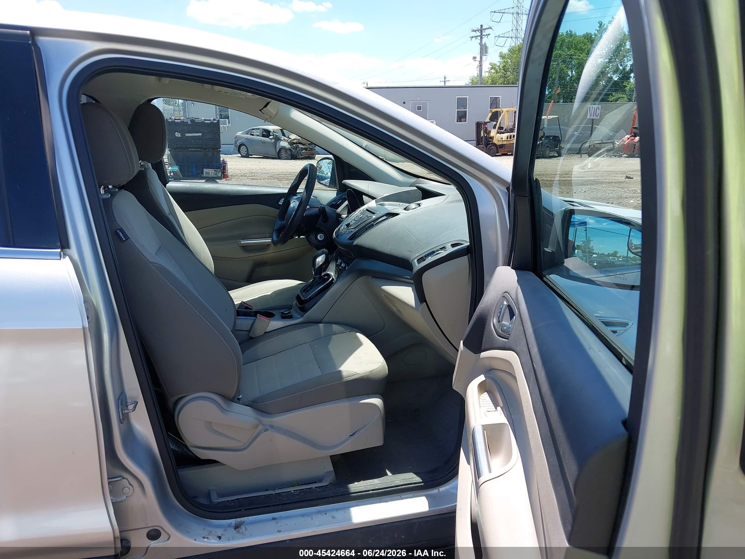 2014 Ford Escape Se Серебряный vin: 1FMCU0GX3EUB33822