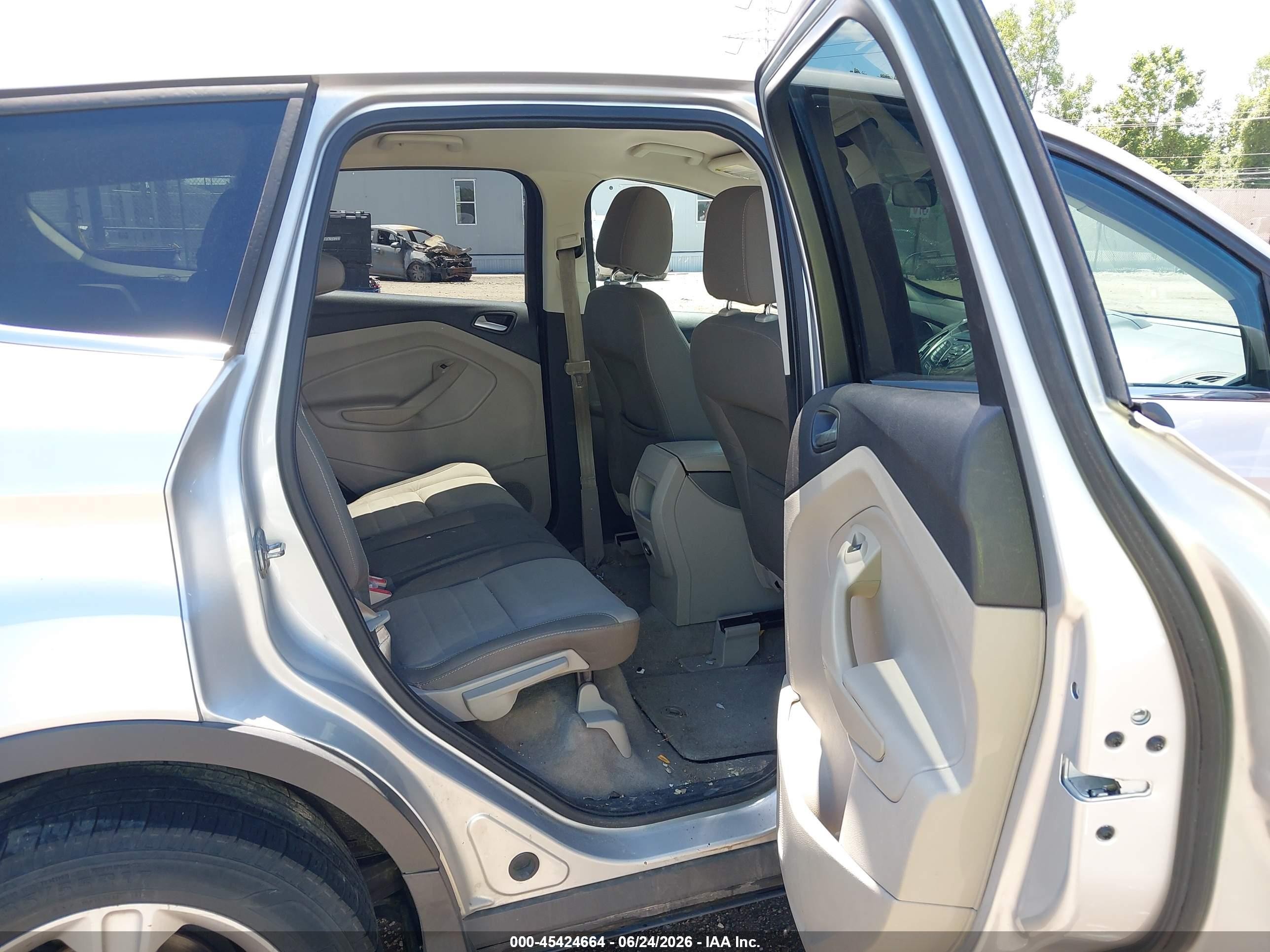 2014 Ford Escape Se Серебряный vin: 1FMCU0GX3EUB33822