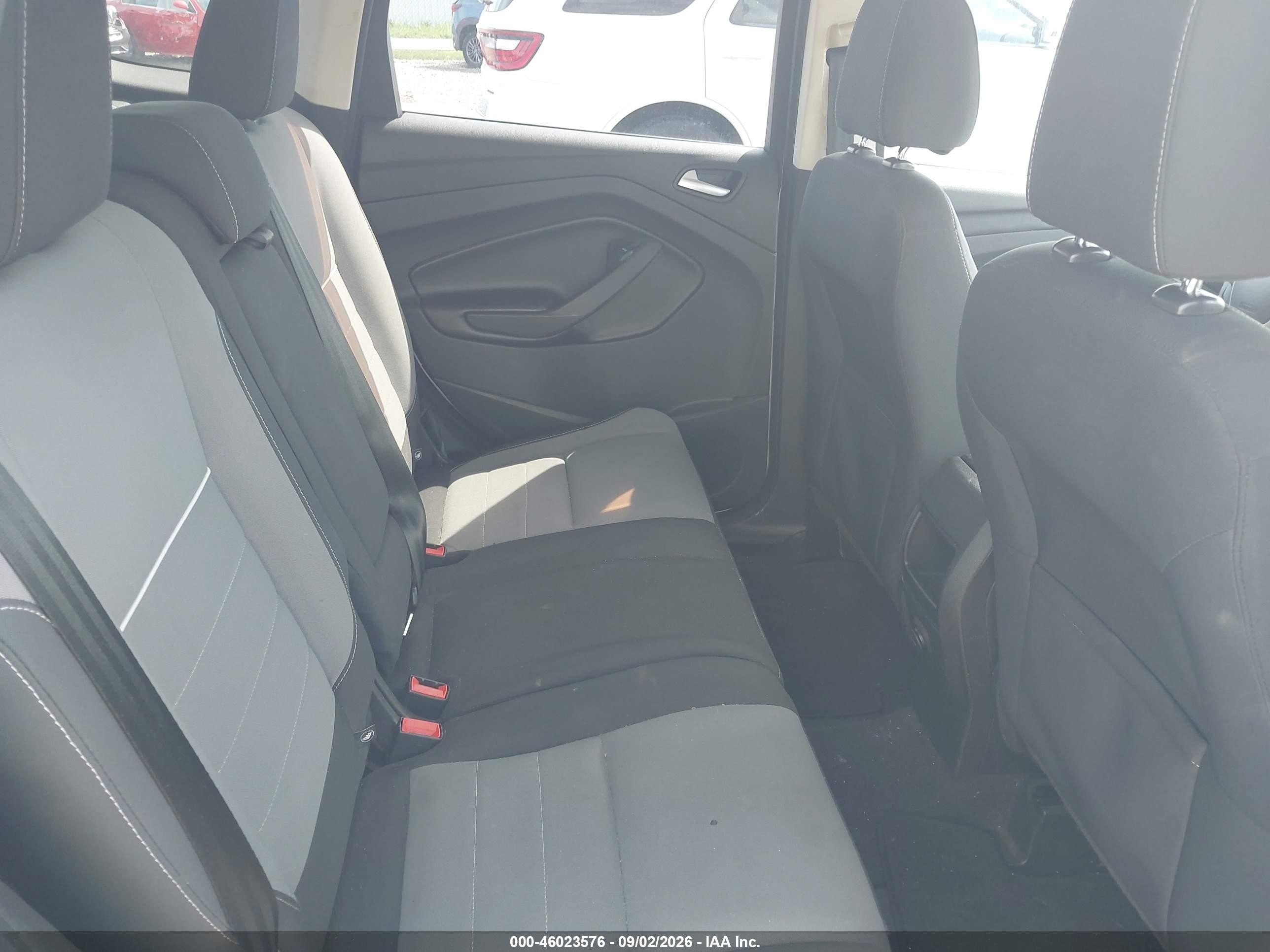 2014 Ford Escape Se Серебряный vin: 1FMCU0GX3EUC28302