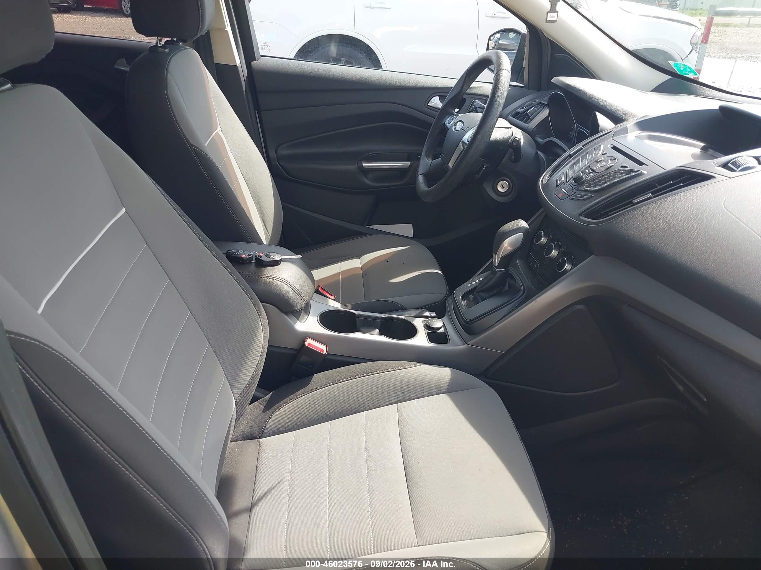 2014 Ford Escape Se Серебряный vin: 1FMCU0GX3EUC28302