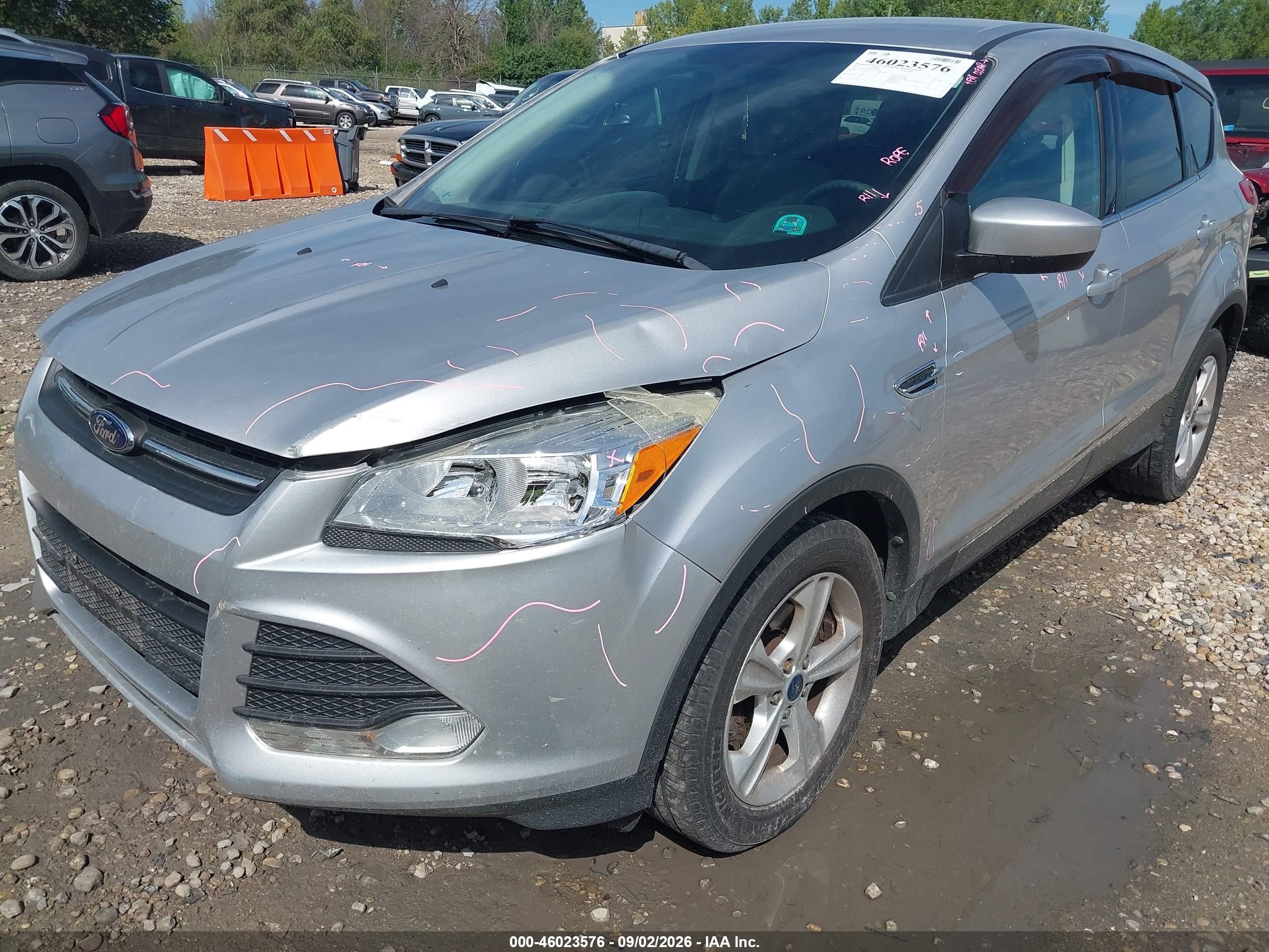 2014 Ford Escape Se Серебряный vin: 1FMCU0GX3EUC28302