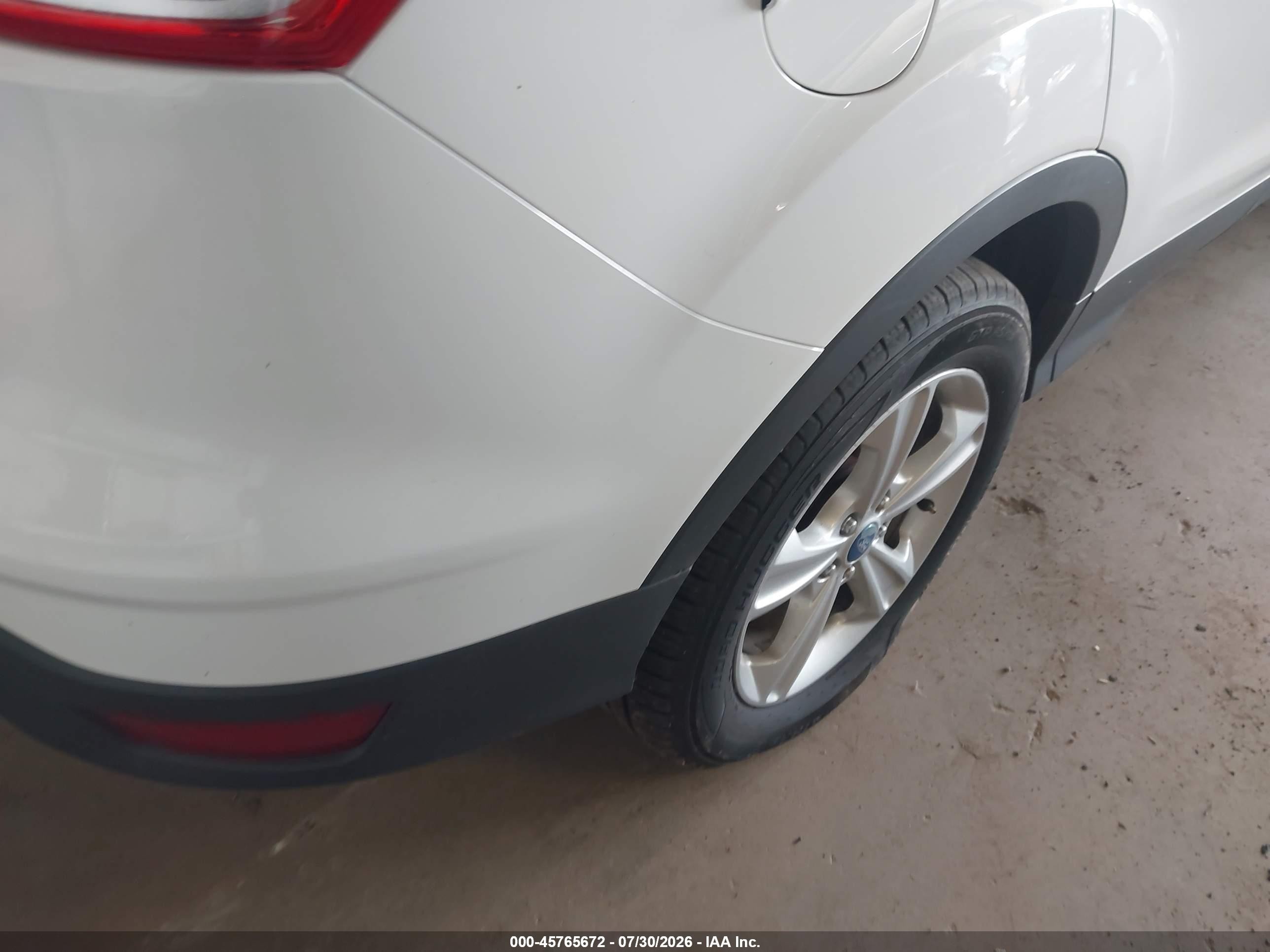 2013 Ford Escape Se Белый vin: 1FMCU0GX5DUC93585