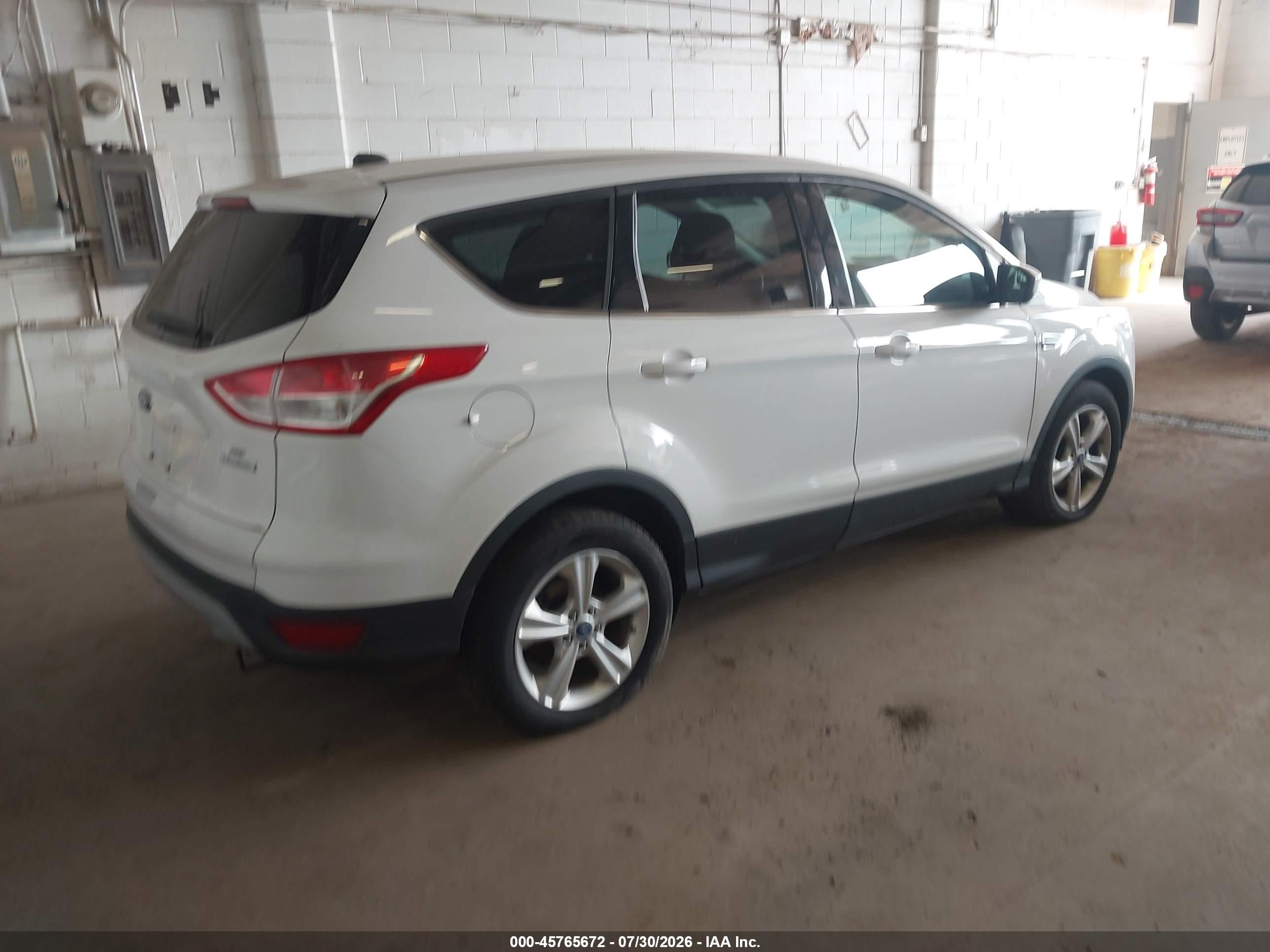 2013 Ford Escape Se Белый vin: 1FMCU0GX5DUC93585