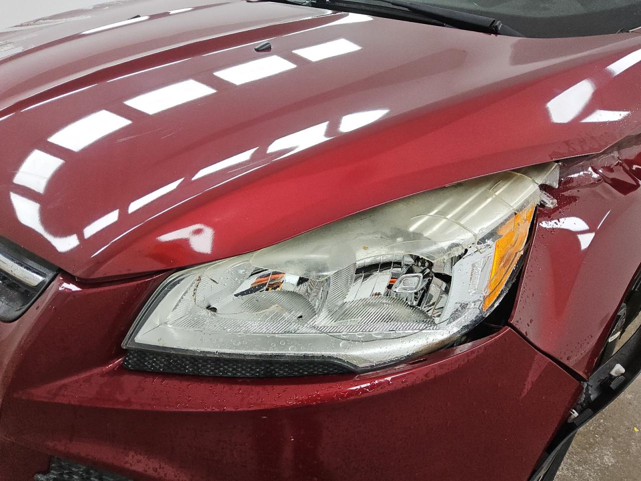2014 Ford Escape Se Red vin: 1FMCU0GX6EUB77703 Damage: Left Head Lamp, Broken, Replacement Required