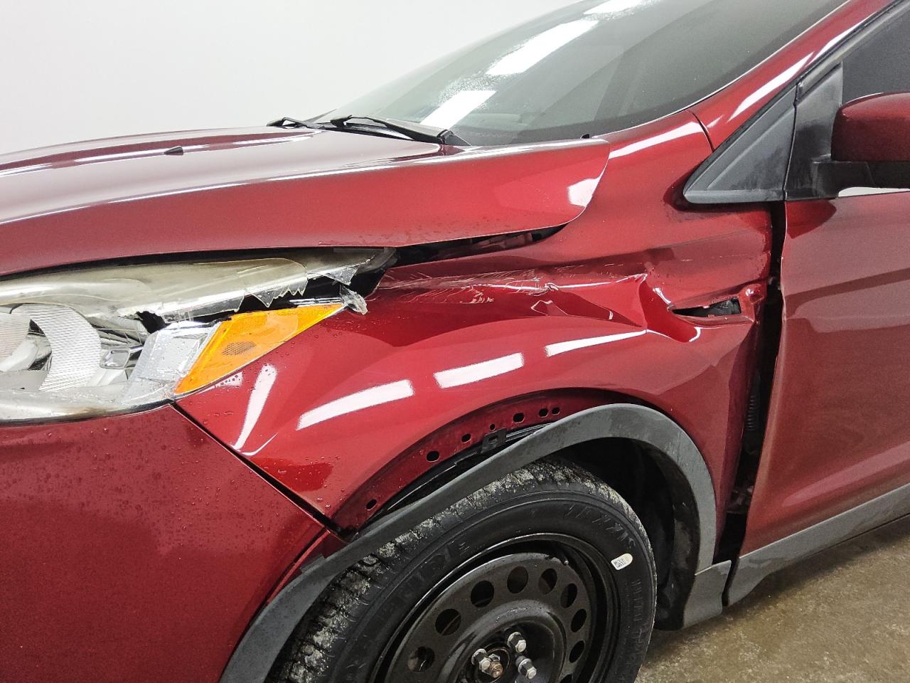 2014 Ford Escape Se Red vin: 1FMCU0GX6EUB77703 Damage: Left Front Fender, Severe Damage, Replacement Required