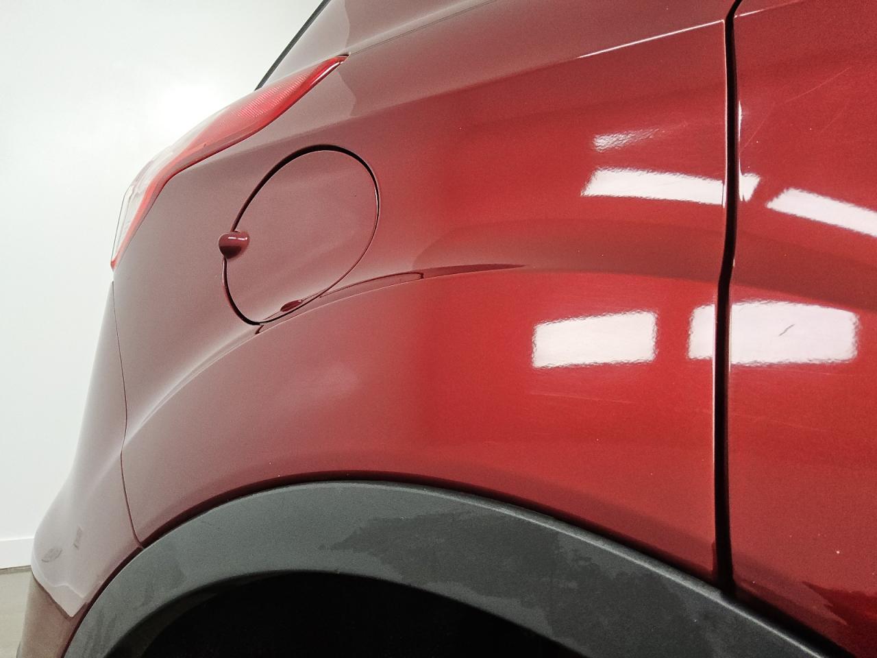 2014 Ford Escape Se Red vin: 1FMCU0GX6EUB77703 Damage: Right Qtr Panel, Heavy Scratch, 2 To 3 Inches