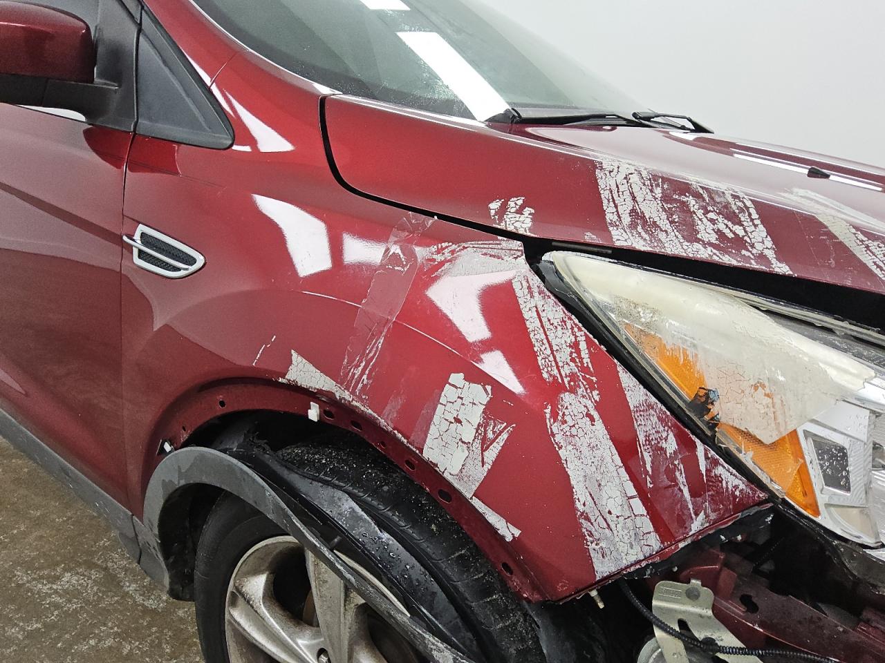 2014 Ford Escape Se Red vin: 1FMCU0GX6EUB77703 Damage: Right Front Wheel Opening Mldg, Broken, Replacement Required