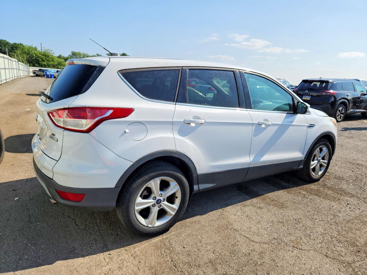 2014 Ford Escape Se Белый vin: 1FMCU0GX6EUD56422