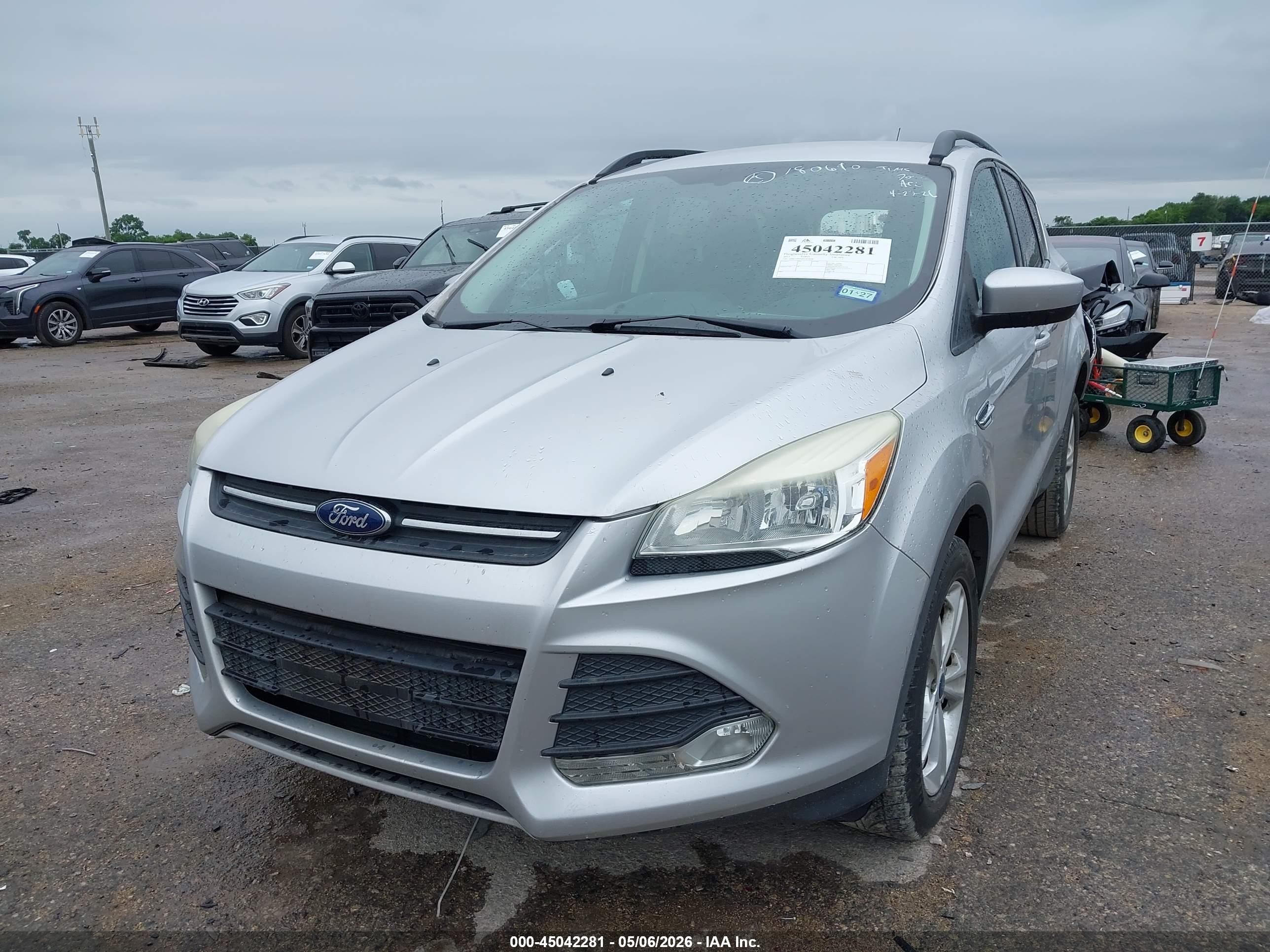 2015 Ford Escape Se Серебряный vin: 1FMCU0GX6FUB18698