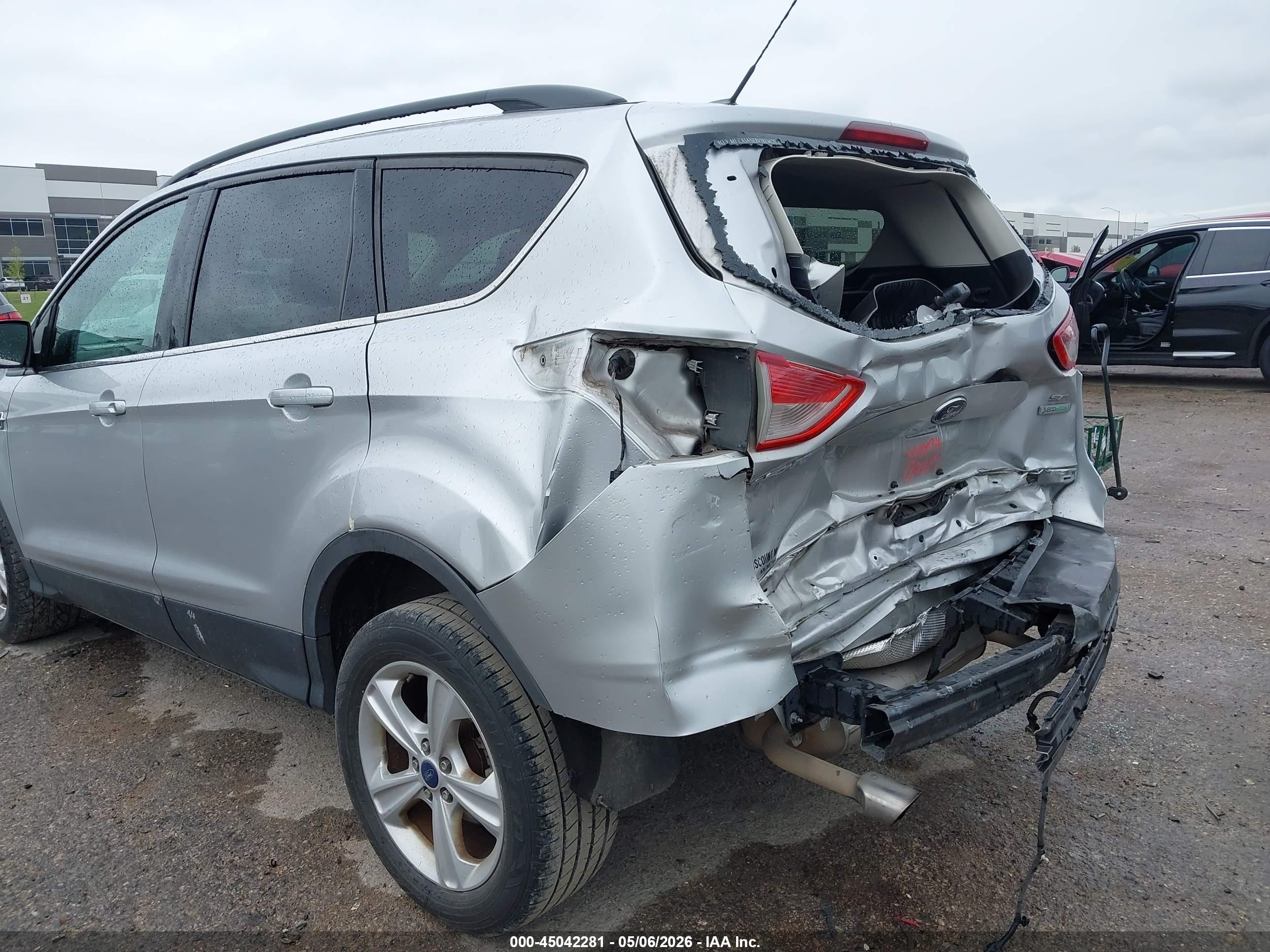 2015 Ford Escape Se Серебряный vin: 1FMCU0GX6FUB18698
