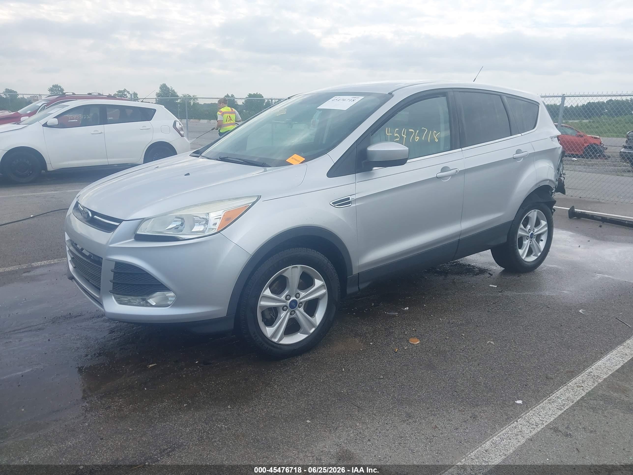 2015 Ford Escape Se Серебряный vin: 1FMCU0GX6FUC21068