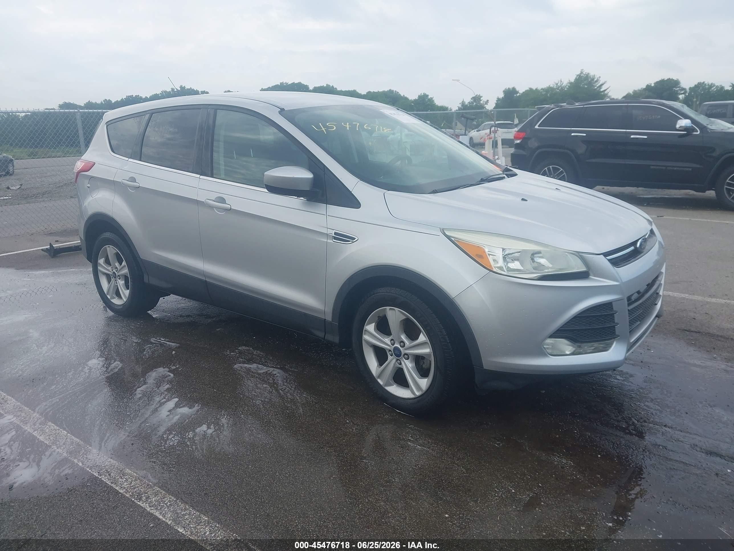 2015 Ford Escape Se Серебряный vin: 1FMCU0GX6FUC21068
