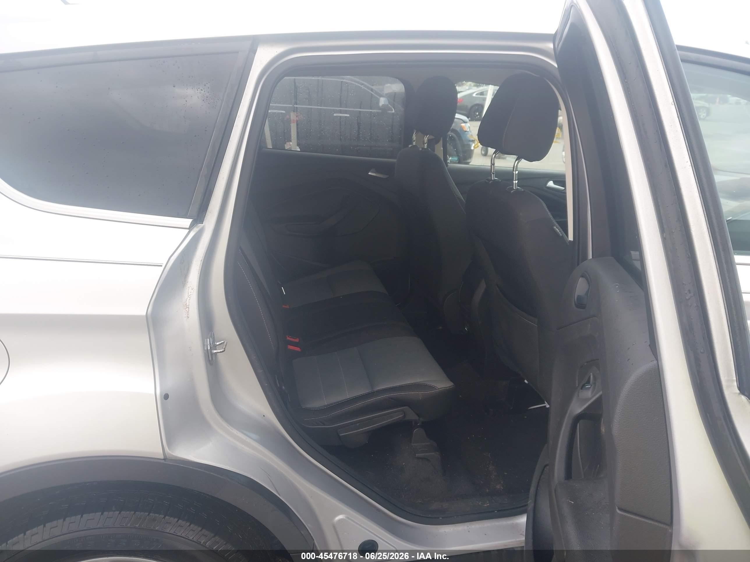 2015 Ford Escape Se Серебряный vin: 1FMCU0GX6FUC21068