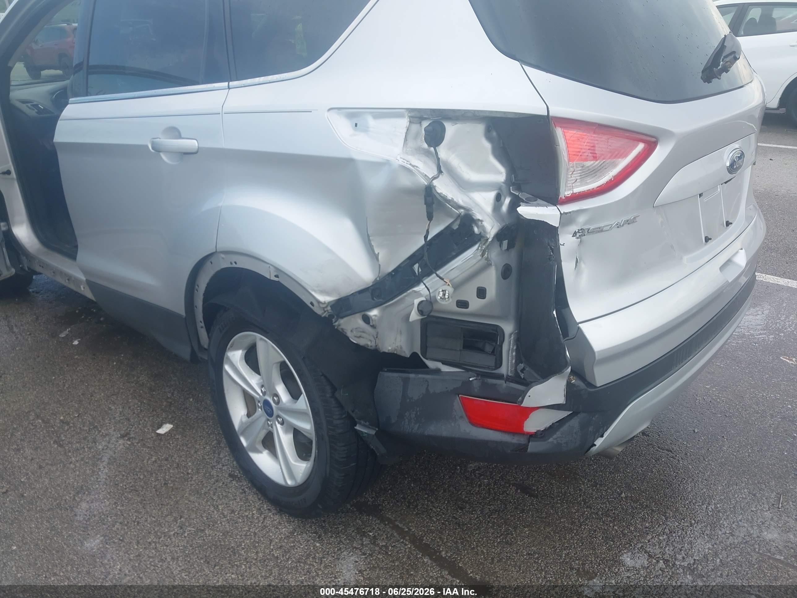 2015 Ford Escape Se Серебряный vin: 1FMCU0GX6FUC21068
