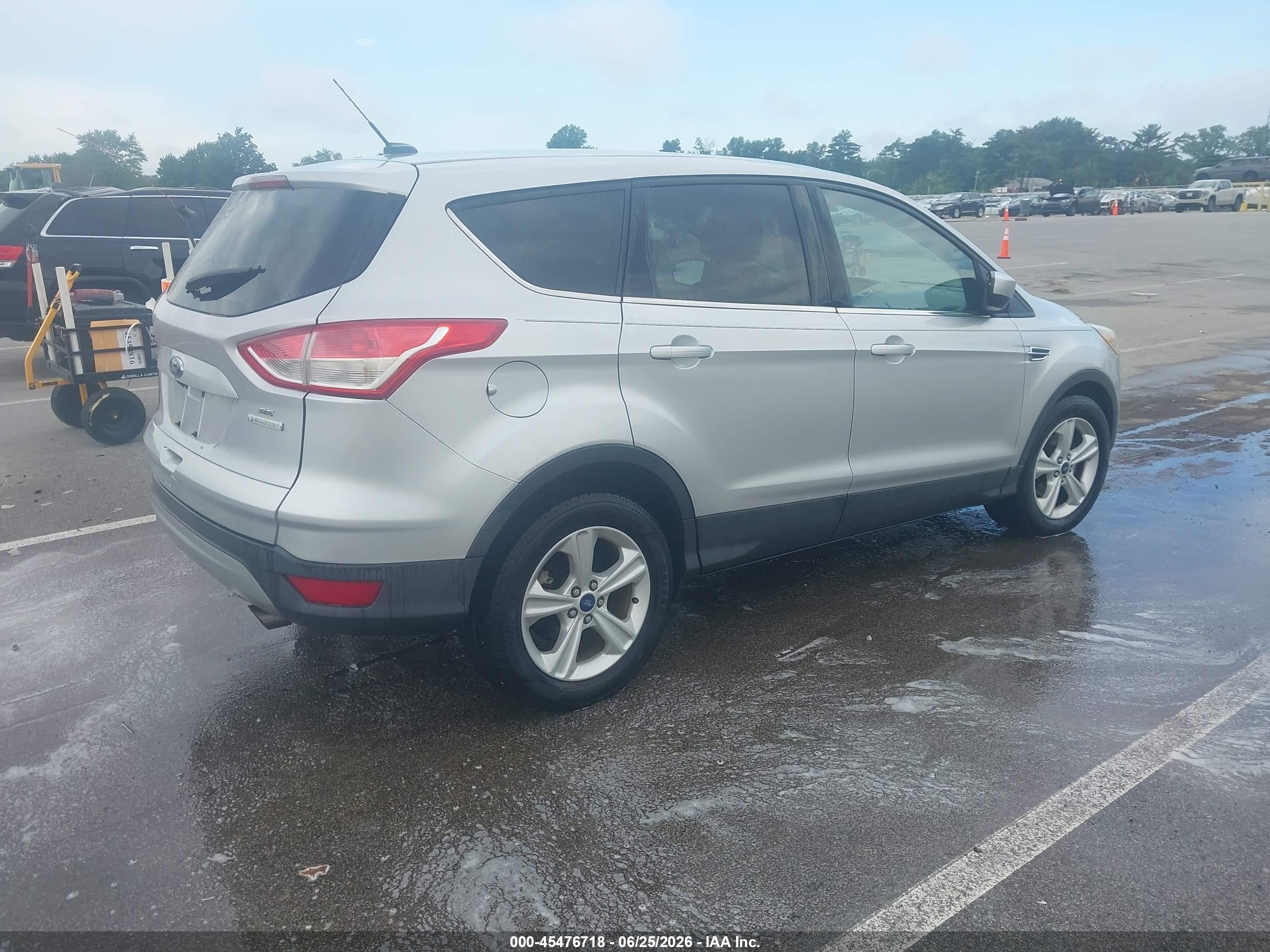 2015 Ford Escape Se Серебряный vin: 1FMCU0GX6FUC21068