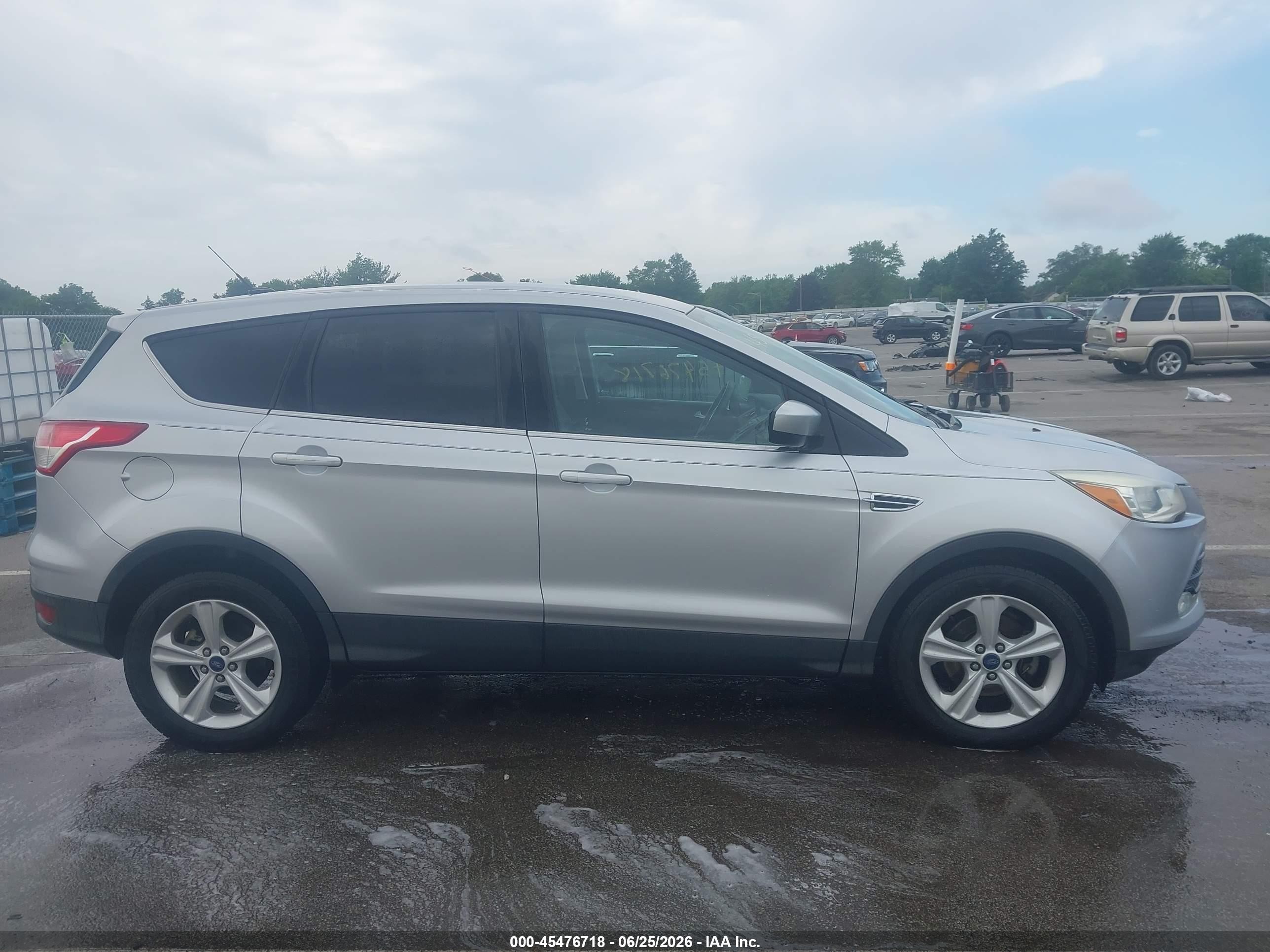 2015 Ford Escape Se Серебряный vin: 1FMCU0GX6FUC21068