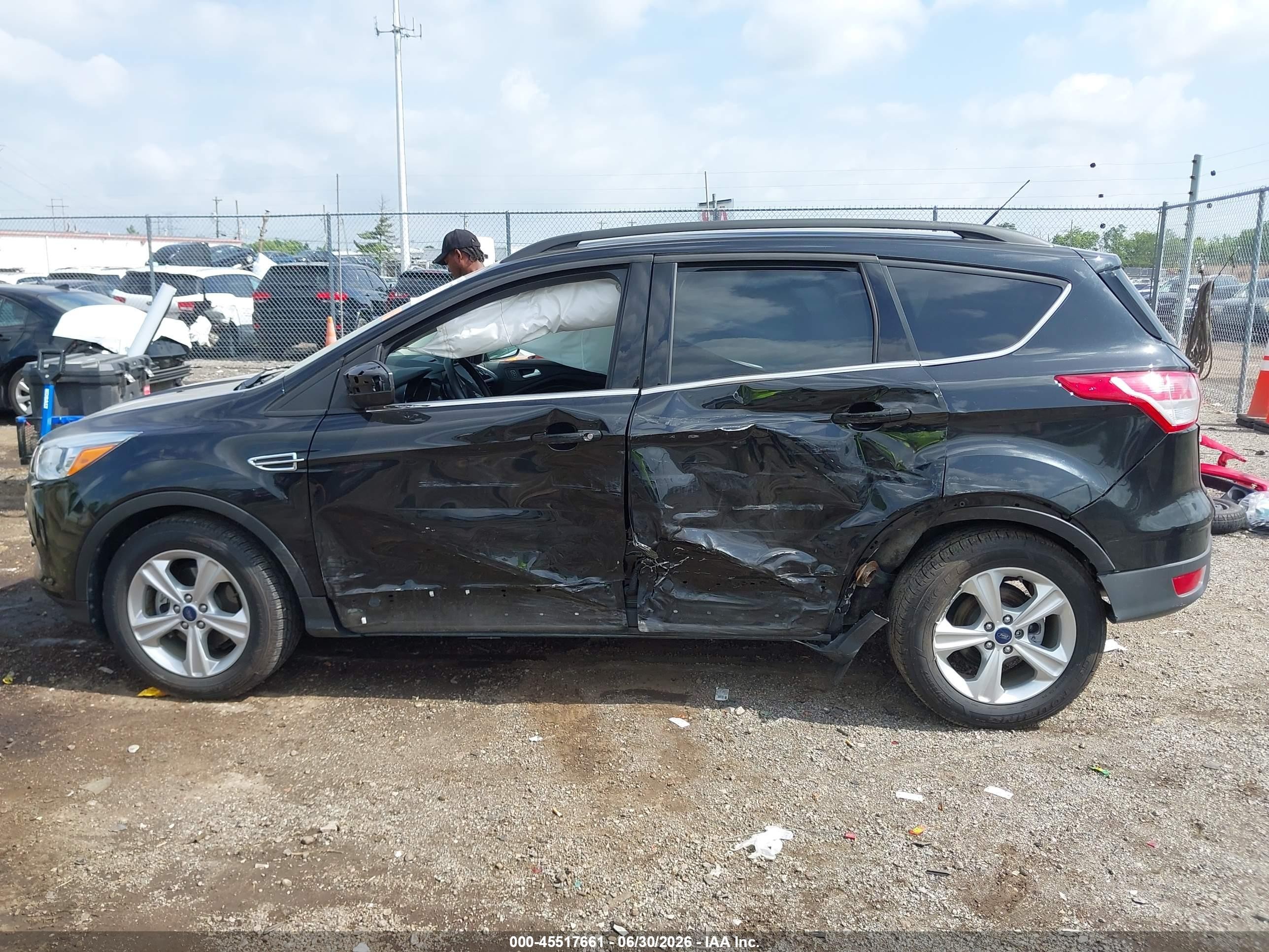 2014 Ford Escape Se Черный vin: 1FMCU0GX7EUC83030