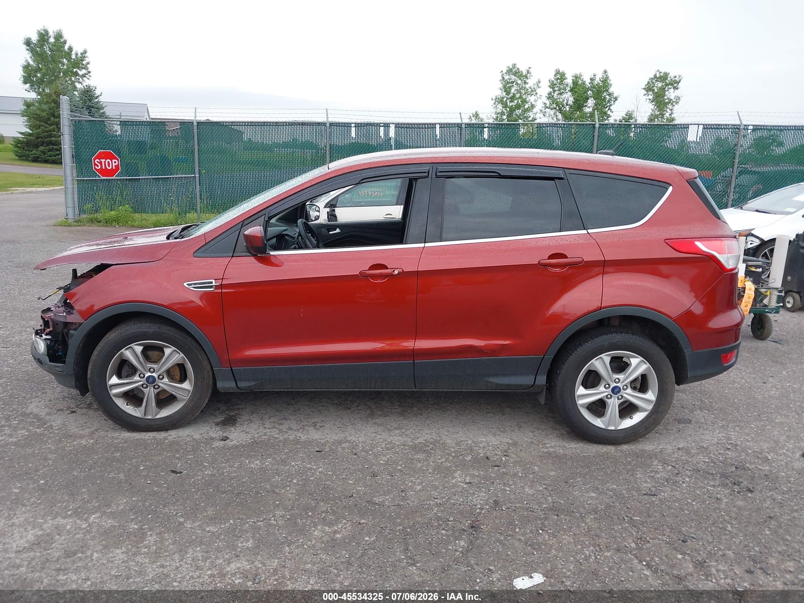 2014 Ford Escape Se Красный vin: 1FMCU0GX8EUC82596
