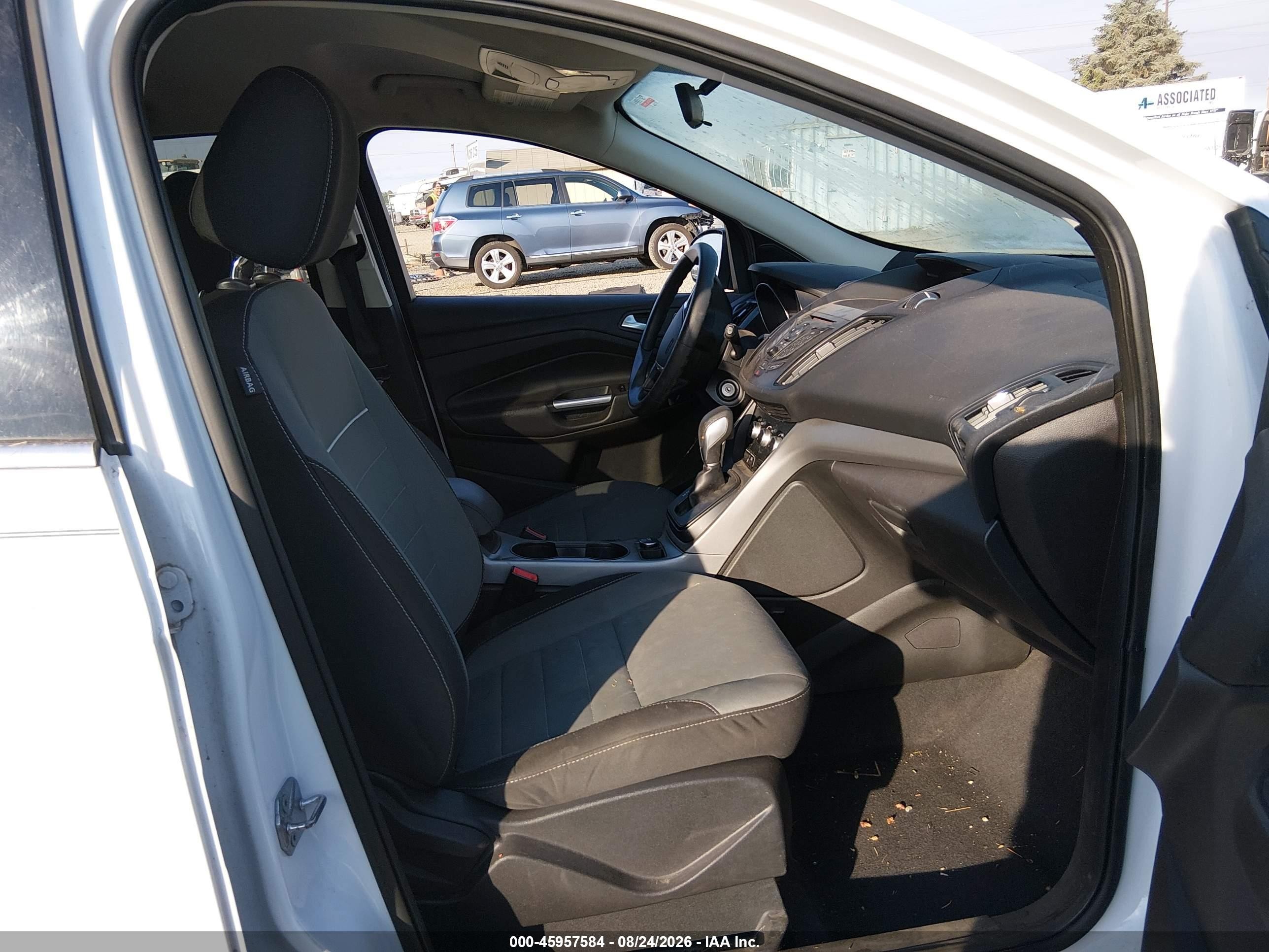 2015 Ford Escape Se White vin: 1FMCU0GX8FUB42842
