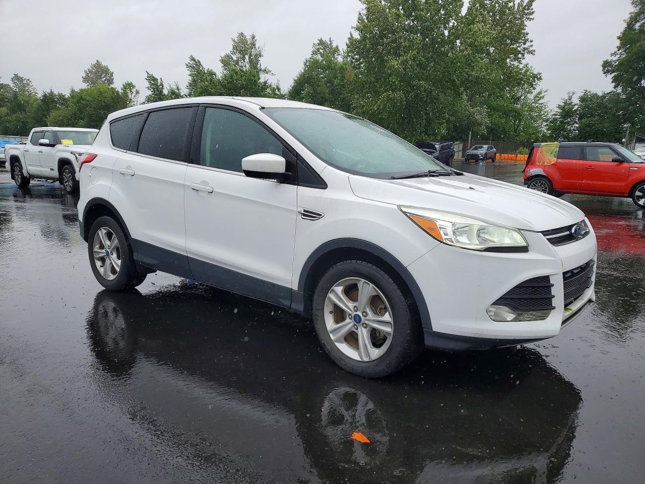 2016 Ford Escape White vin: 1FMCU0GX8GUB41319