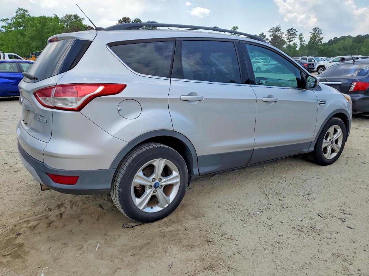 2013 Ford Escape Серебряный vin: 1FMCU0GX9DUB78472