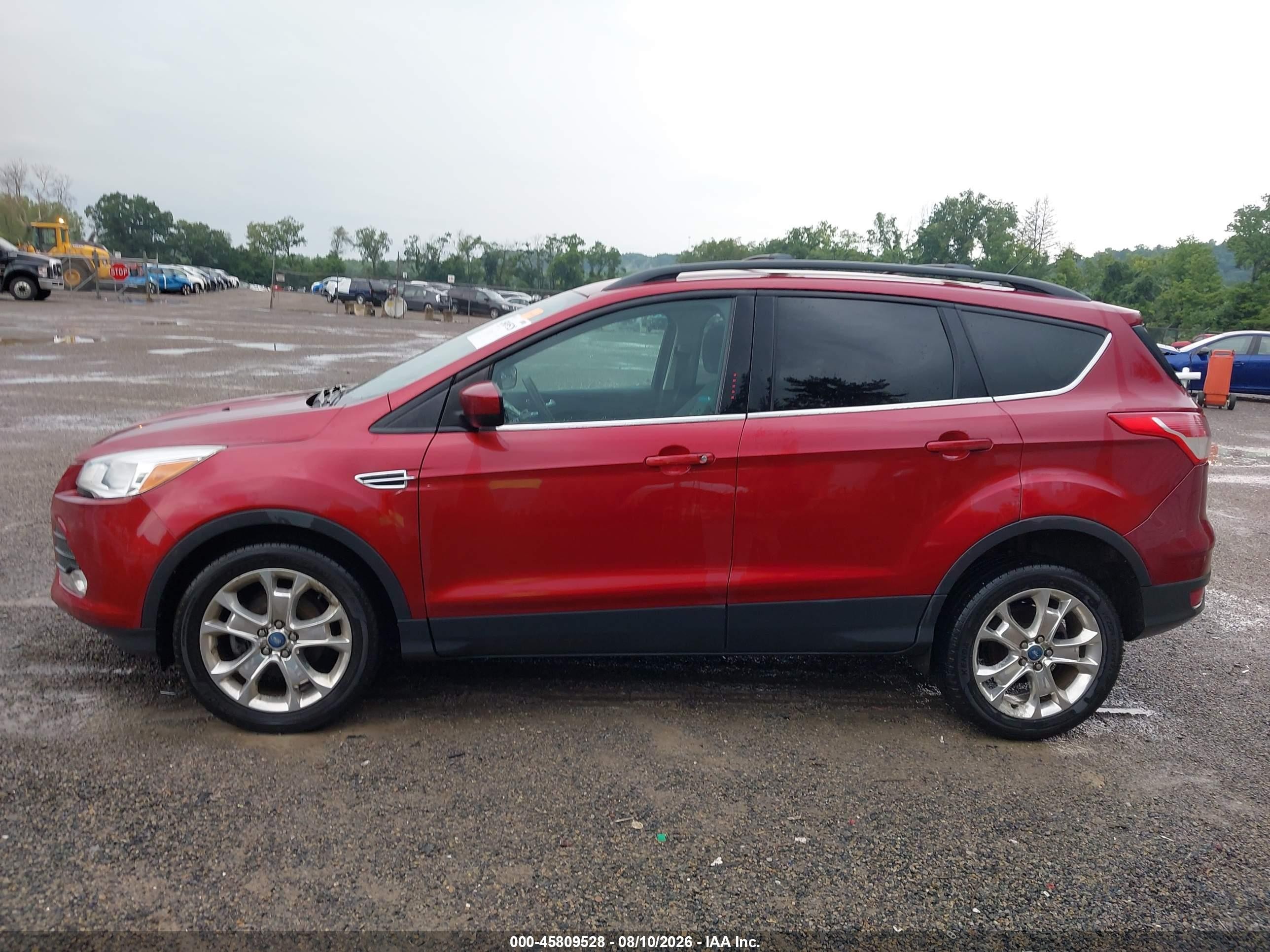 2013 Ford Escape Se Красный vin: 1FMCU0GX9DUB94218