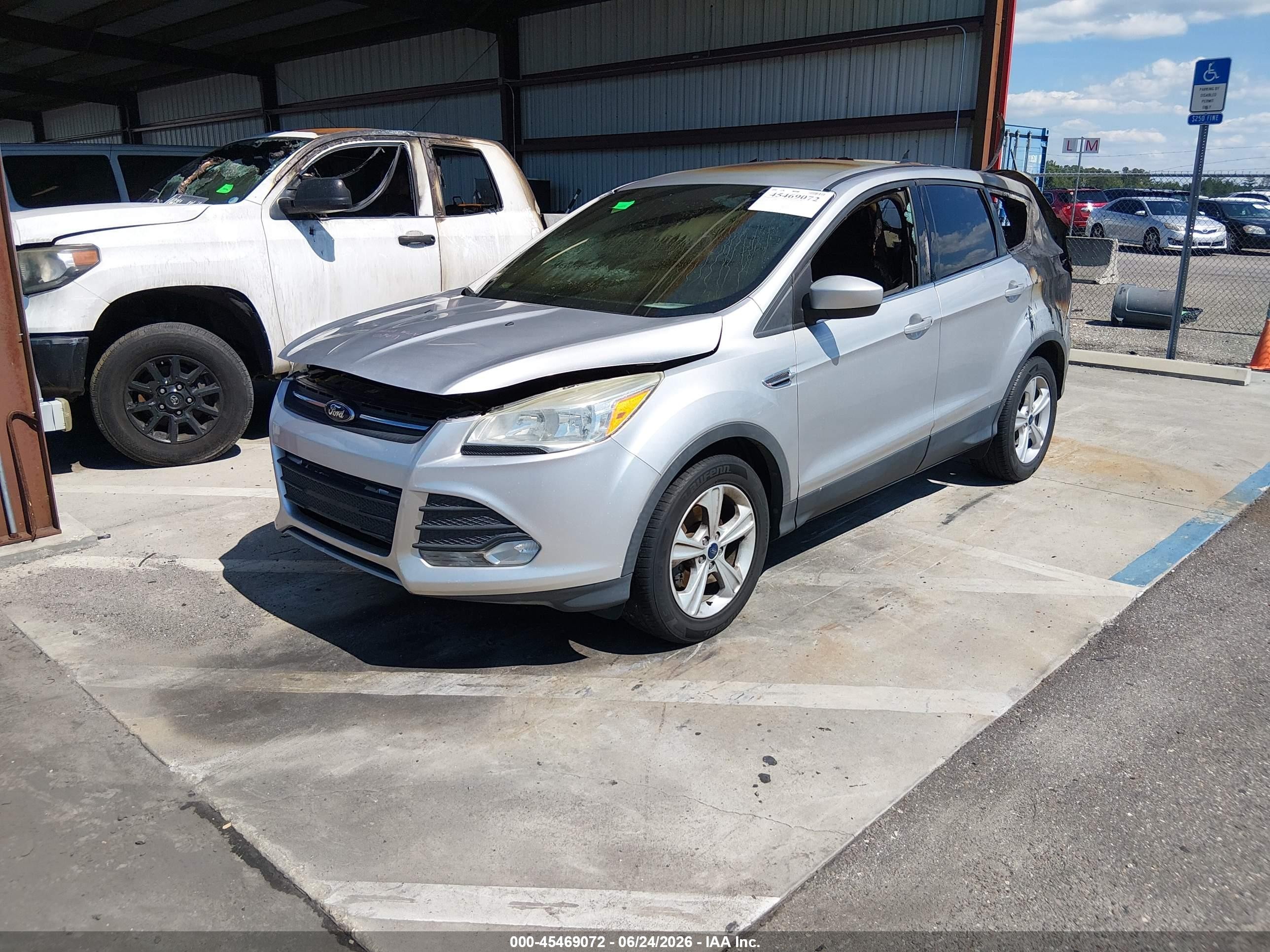2014 Ford Escape Se Серебряный vin: 1FMCU0GX9EUB69451