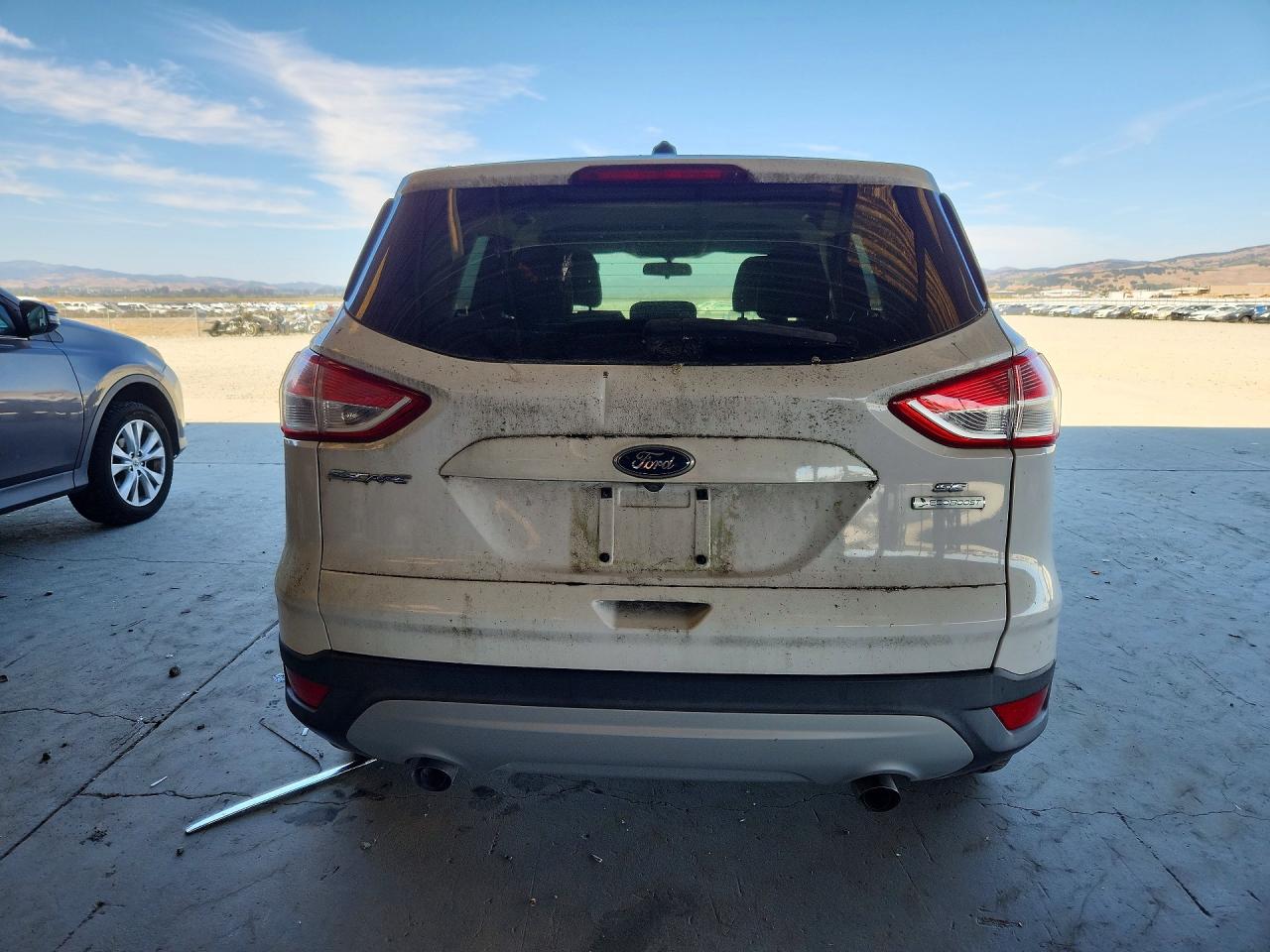 2014 Ford Escape White vin: 1FMCU0GX9EUC38896