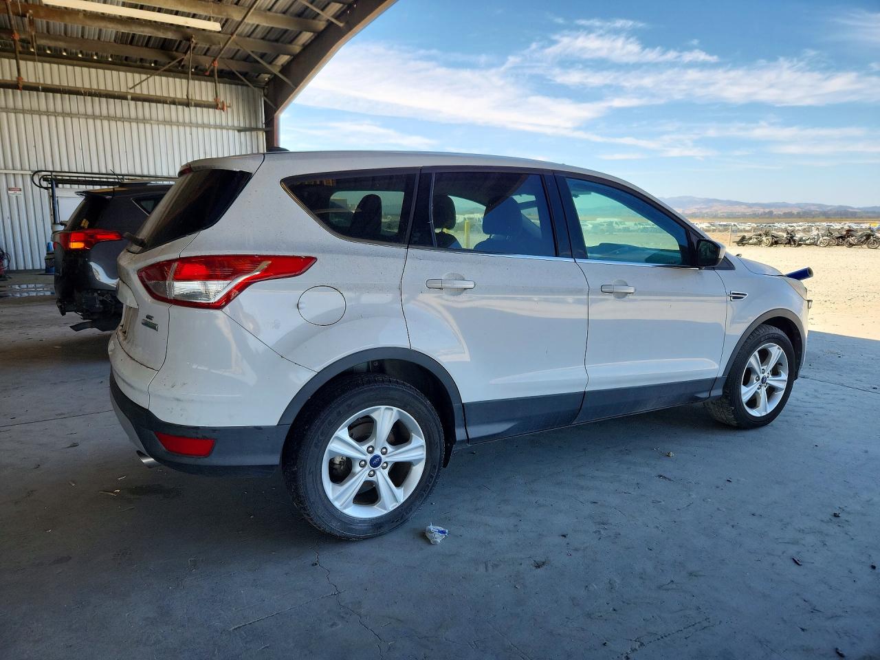2014 Ford Escape White vin: 1FMCU0GX9EUC38896