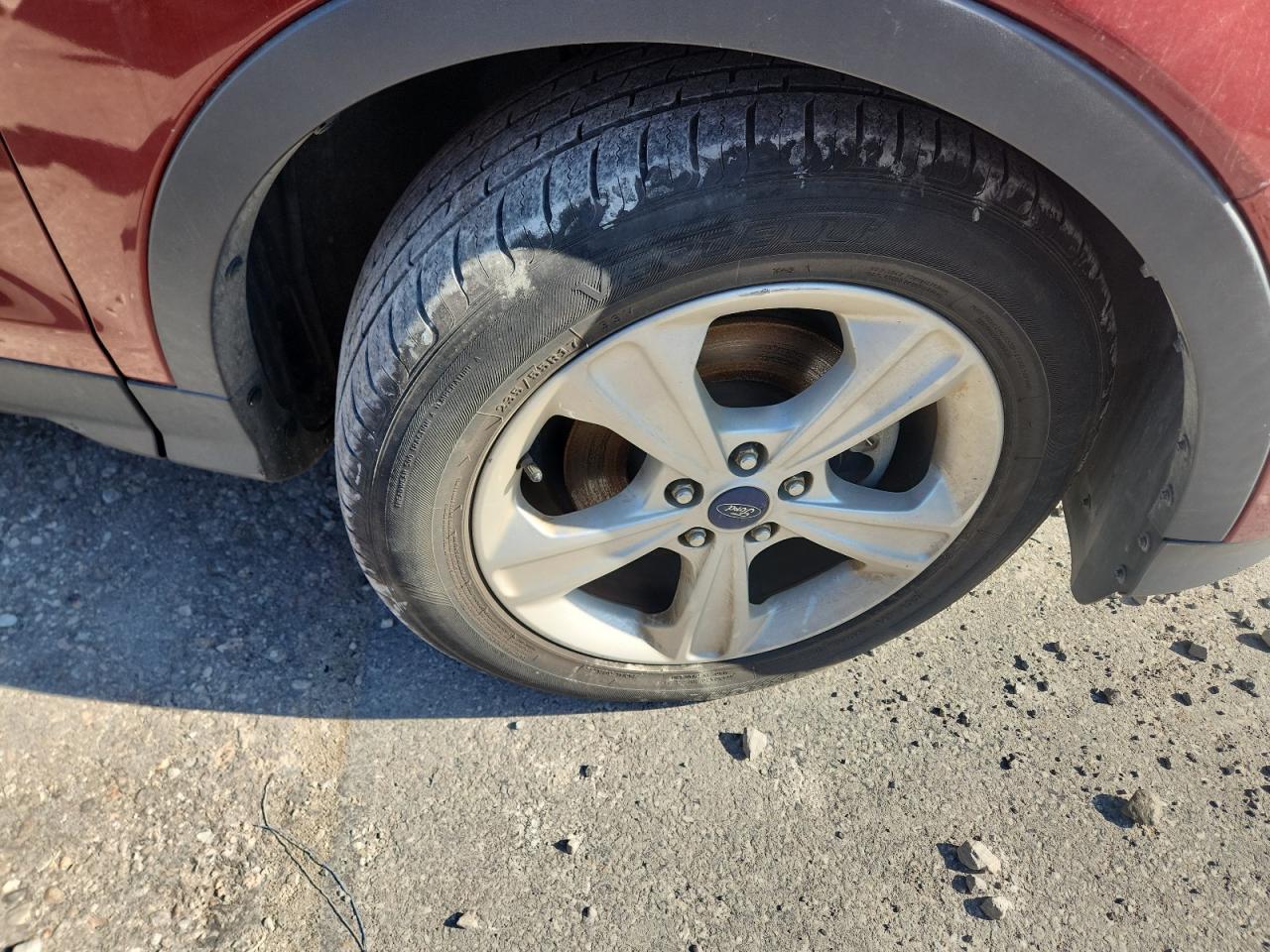 2016 Ford Escape Se Red vin: 1FMCU0GX9GUC01141 Damage: Right Front Wheel, Curb Rash, 5 To 6 Inches