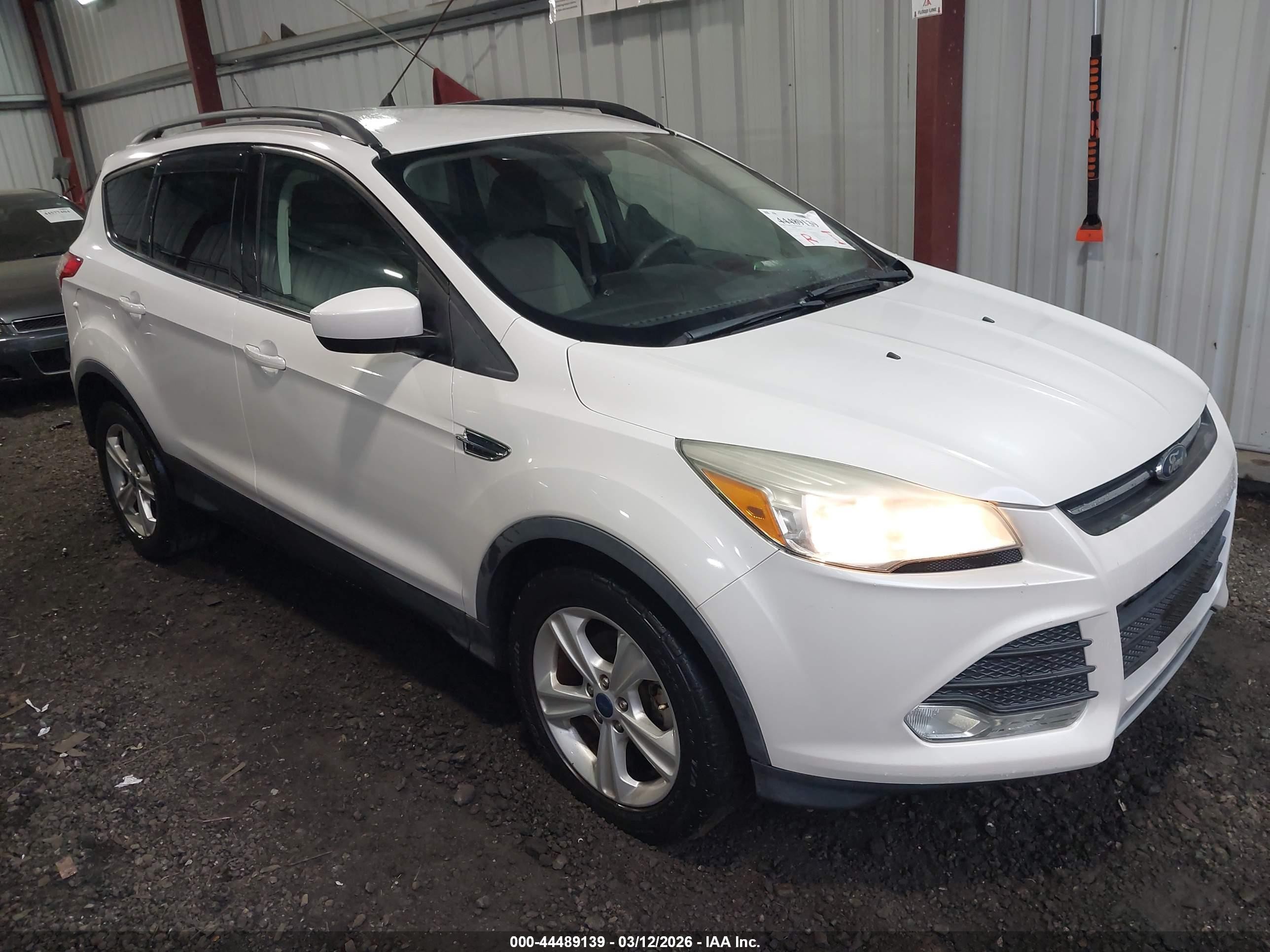 2015 Ford Escape Se White vin: 1FMCU0GXXFUA68761