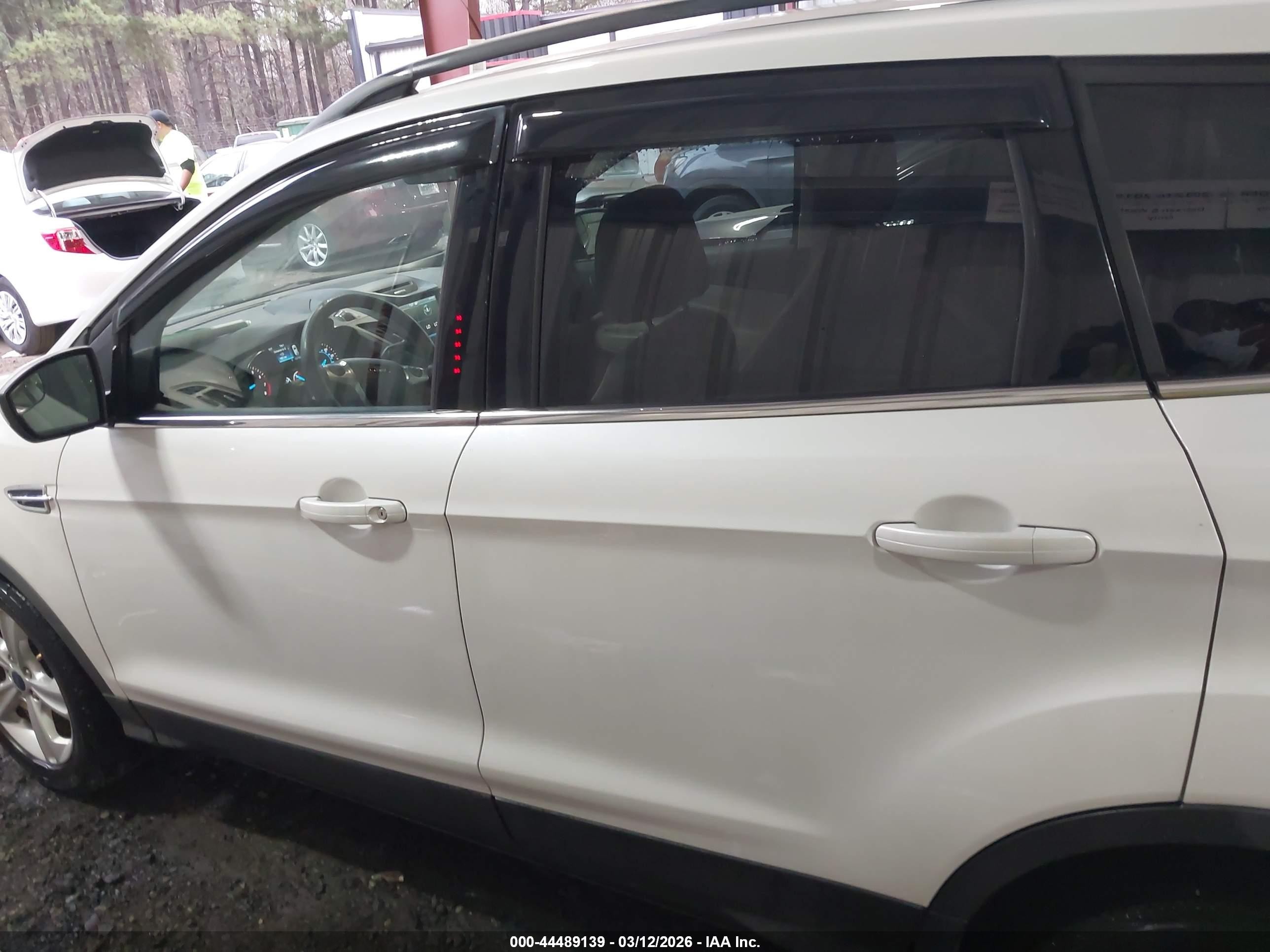 2015 Ford Escape Se White vin: 1FMCU0GXXFUA68761