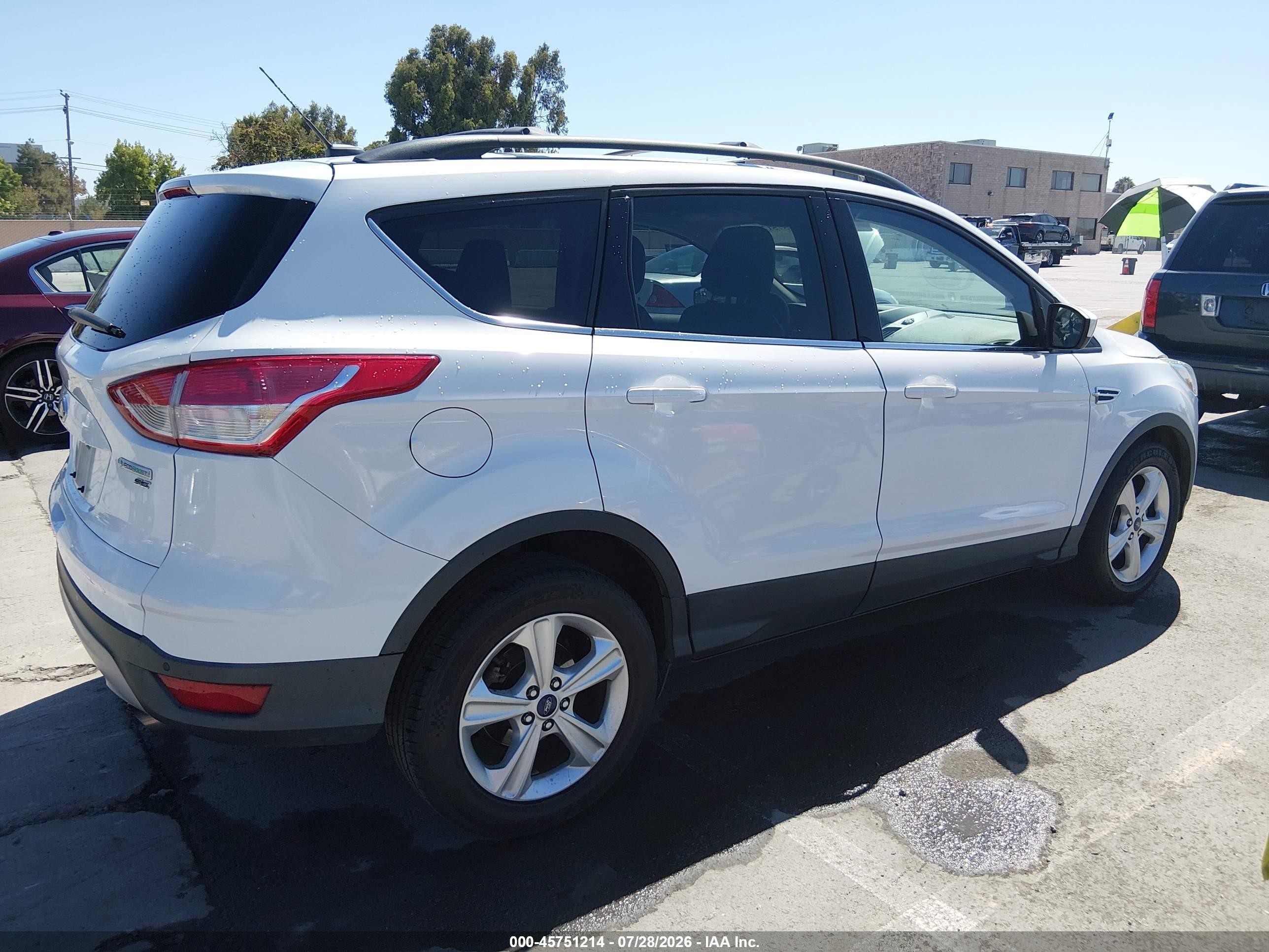 2015 Ford Escape Se White vin: 1FMCU0GXXFUC80396