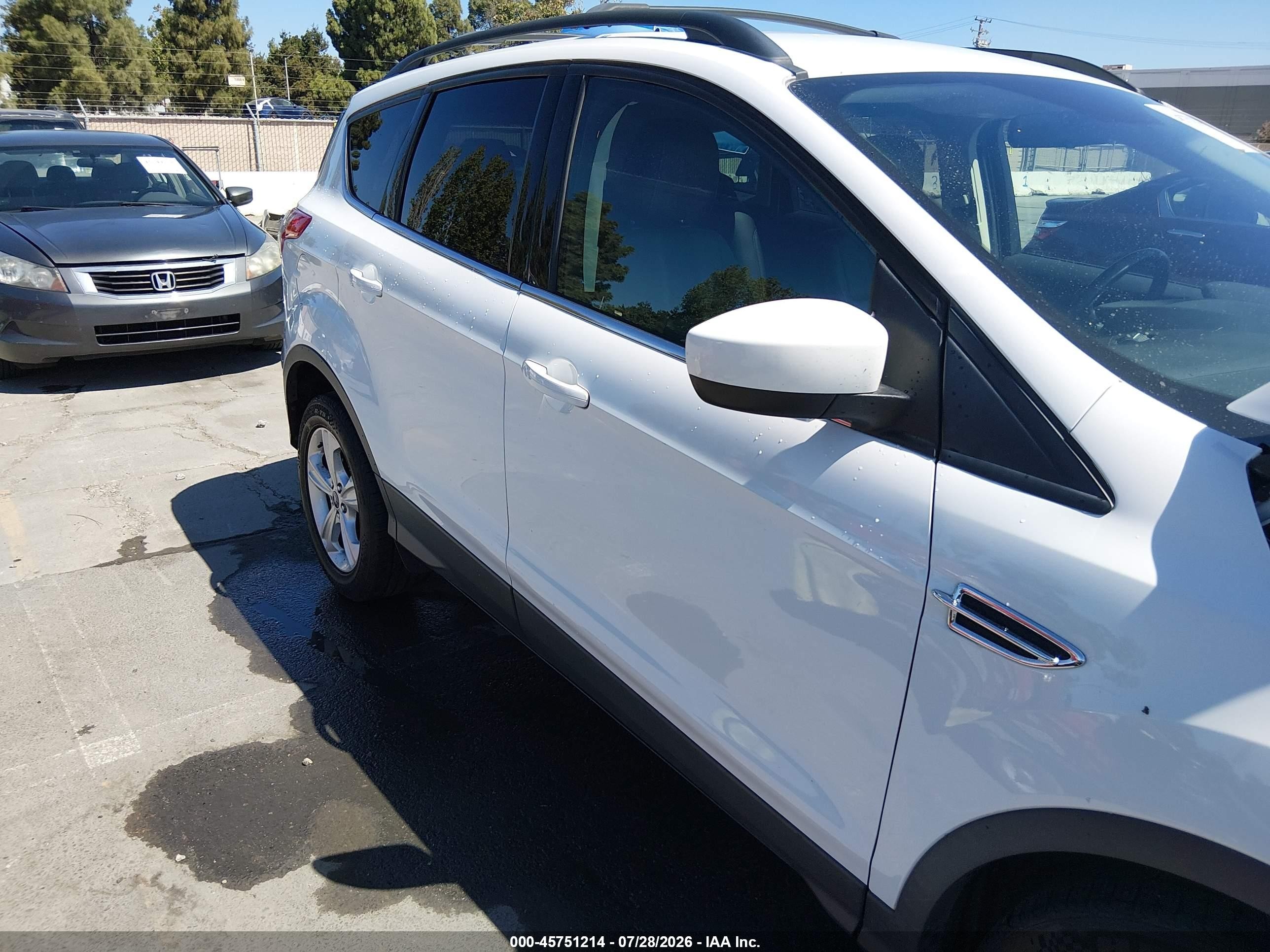 2015 Ford Escape Se White vin: 1FMCU0GXXFUC80396