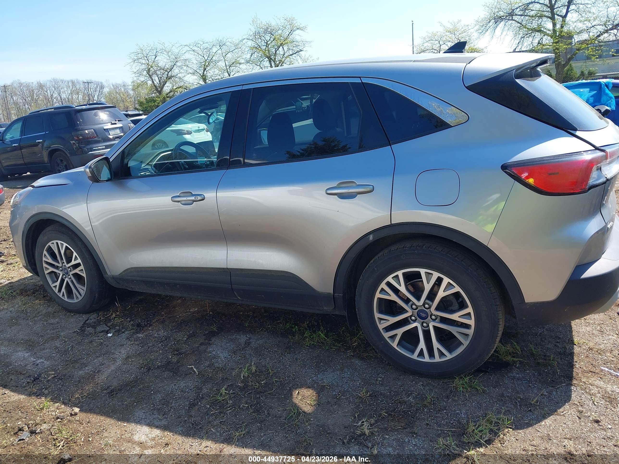 2022 Ford Escape Sel Silver vin: 1FMCU0H63NUA65463