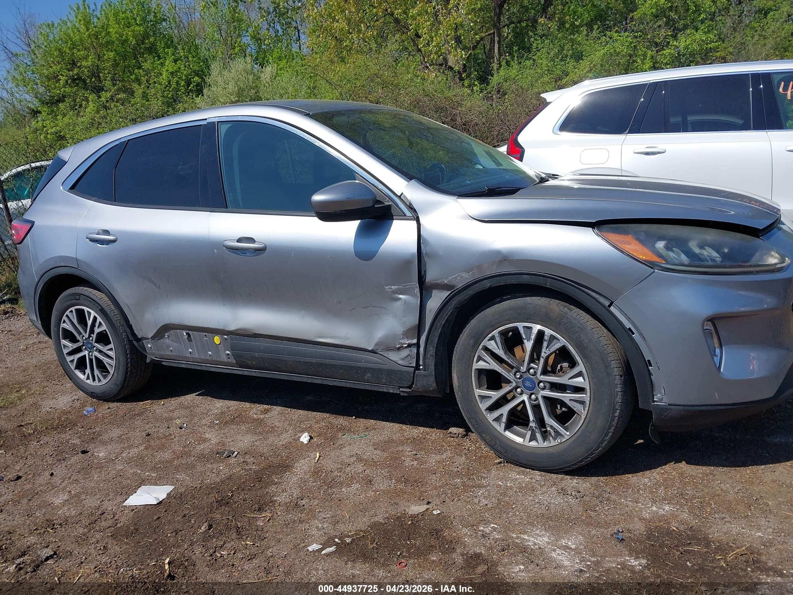 2022 Ford Escape Sel Silver vin: 1FMCU0H63NUA65463