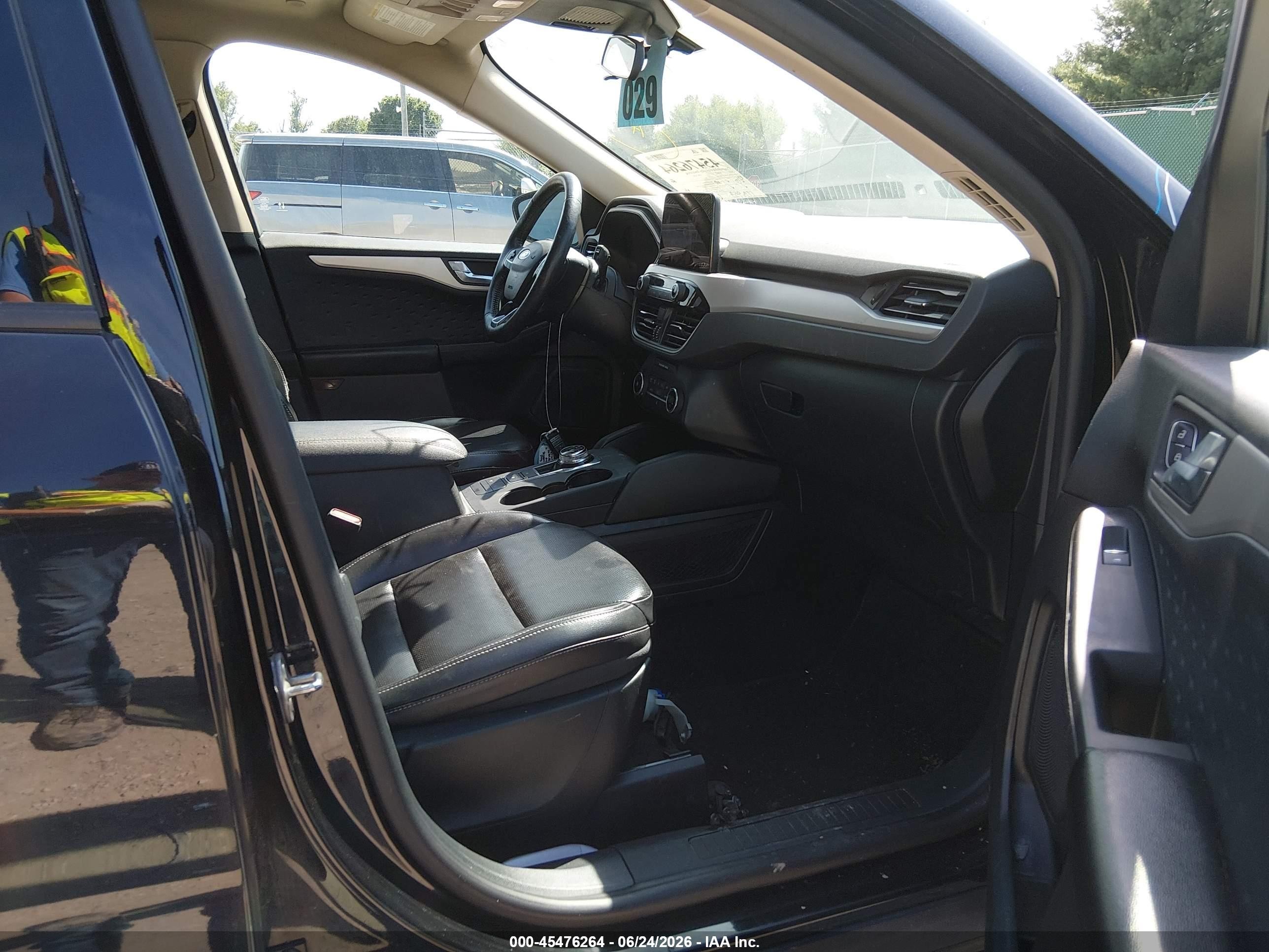 2020 Ford Escape Sel Черный vin: 1FMCU0H67LUB47032