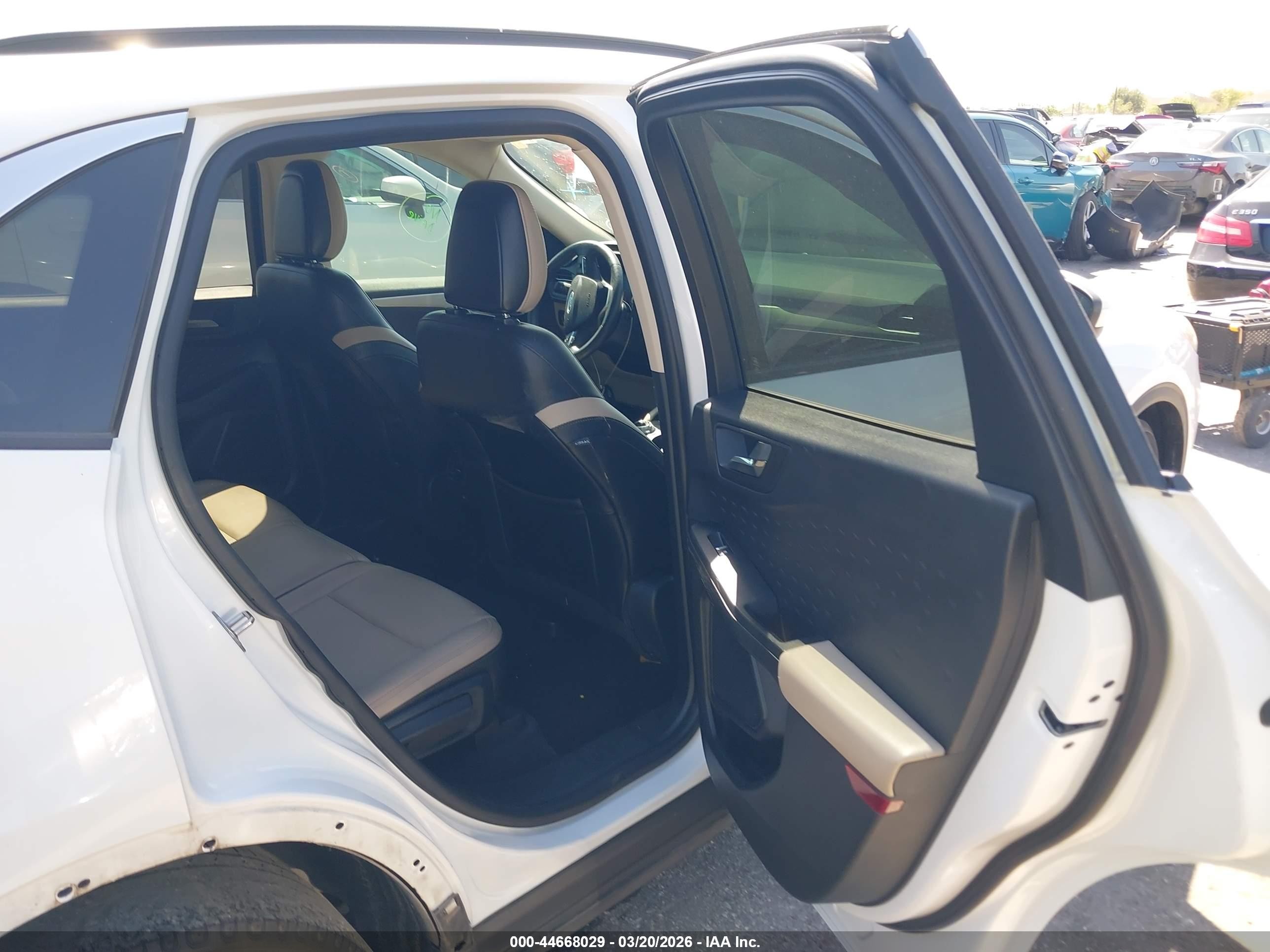 2020 Ford Escape Sel White vin: 1FMCU0H68LUA10147